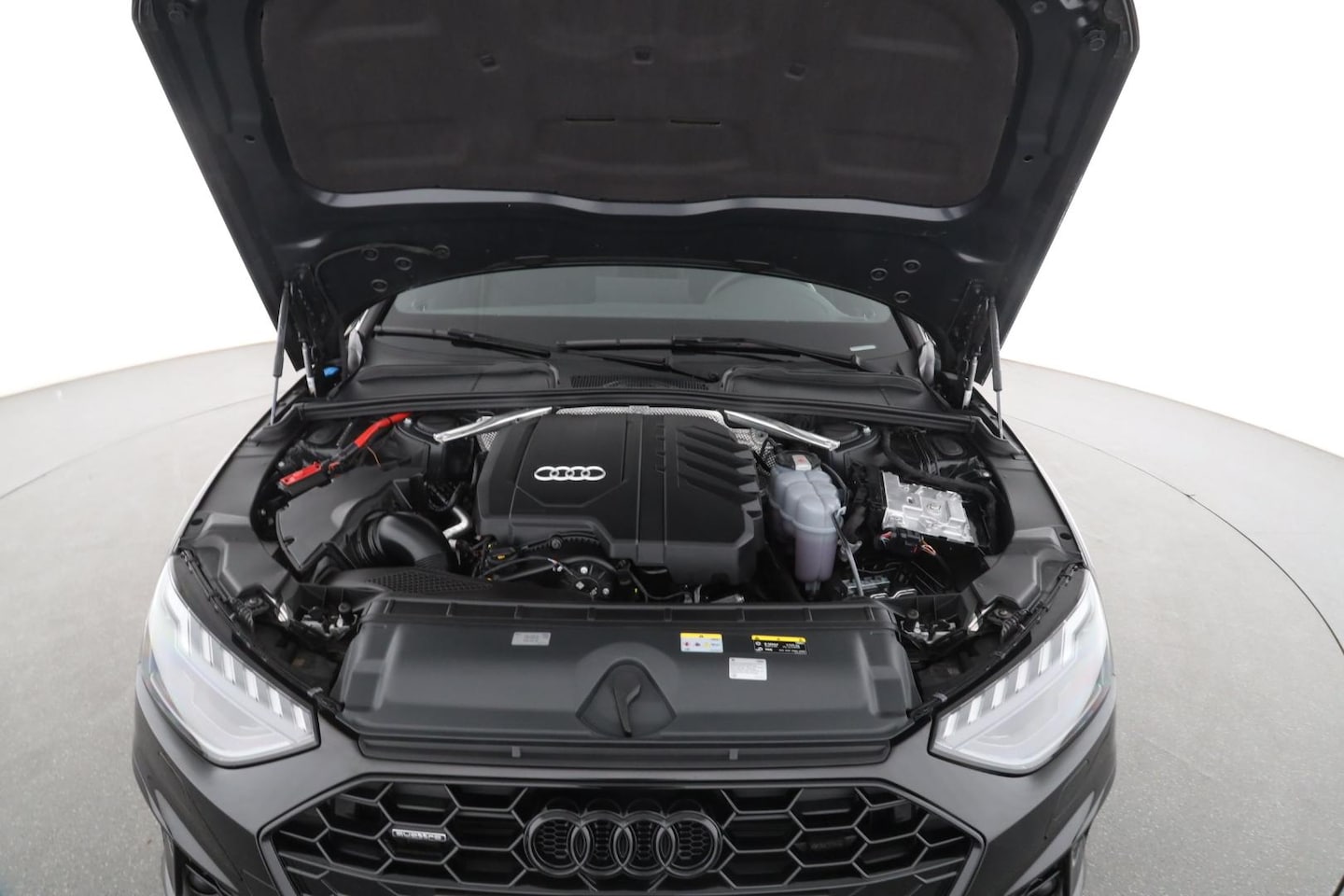 Bild über Audi A4 Avant S line 45 TFSI quattro S tronic - für weitere Informationen kontaktieren Sie den Audi Partner