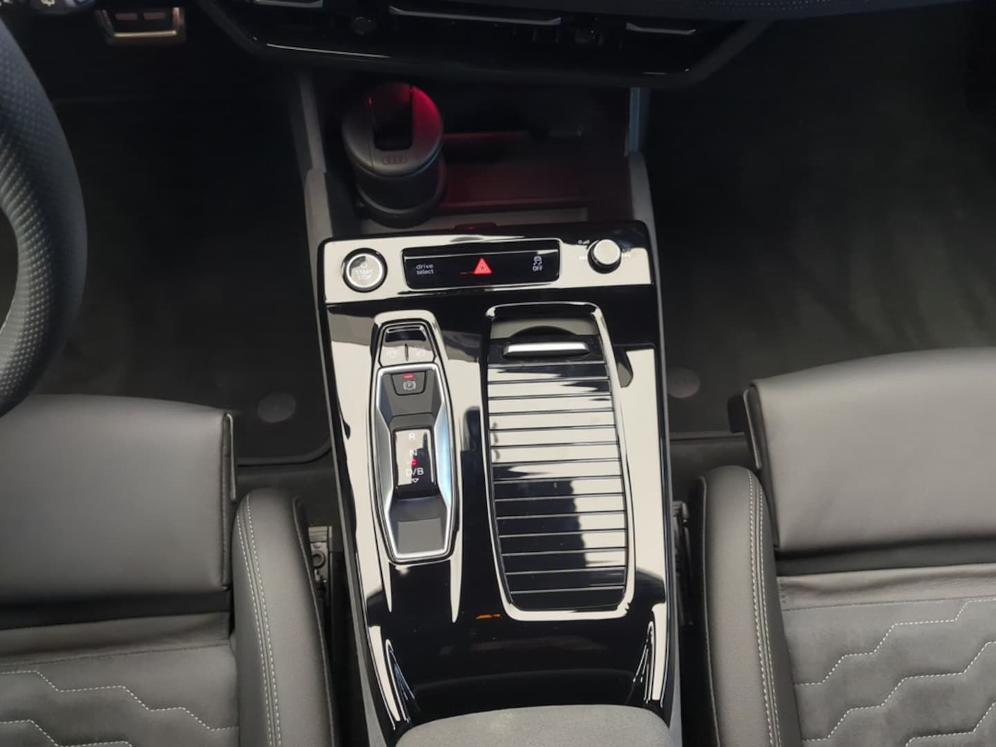 Bild über Audi A6 Avant e-tron S line business e-tron performance 270 kW - für weitere Informationen kontaktieren Sie den Audi Partner