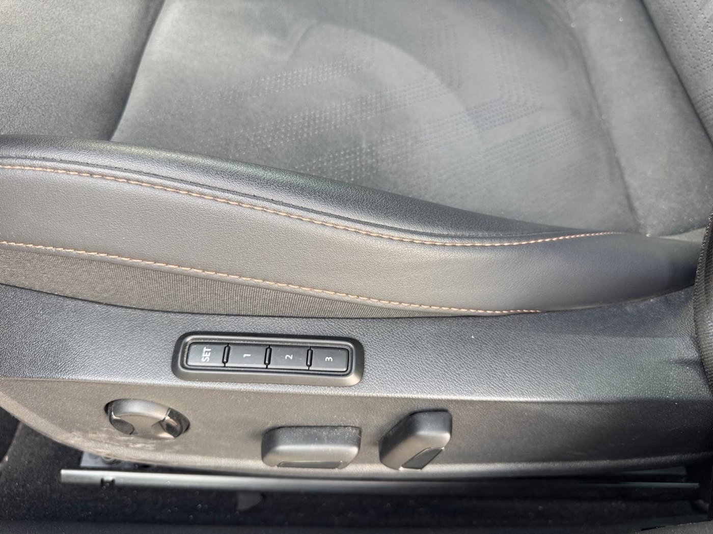 CUPRA Leon Sportstourer 1.5 eTSI DSG 110 kW (150 CV) — photo 17