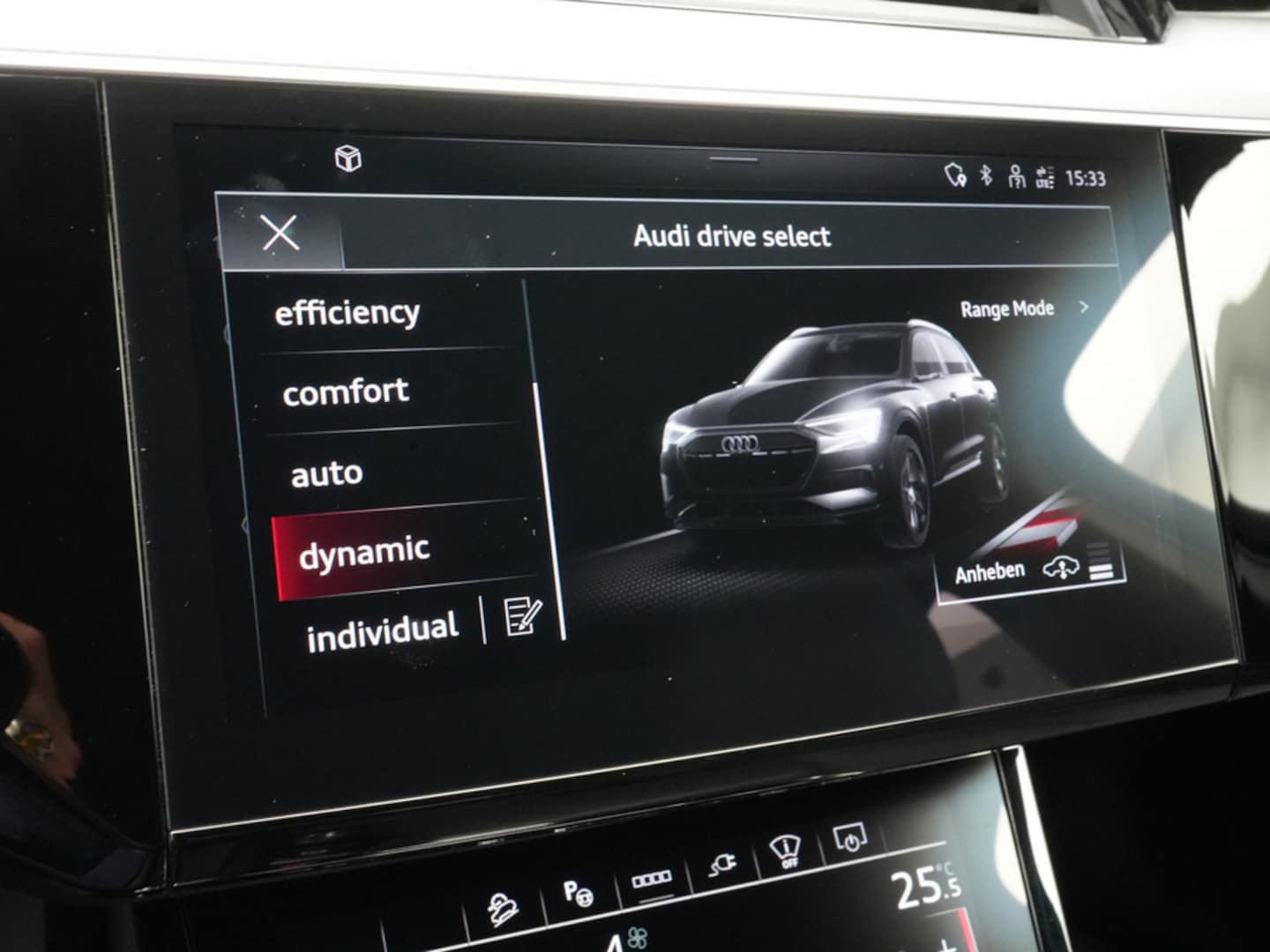 Bild über Audi Q8 e-tron S line 50 e-tron quattro - für weitere Informationen kontaktieren Sie den Audi Partner