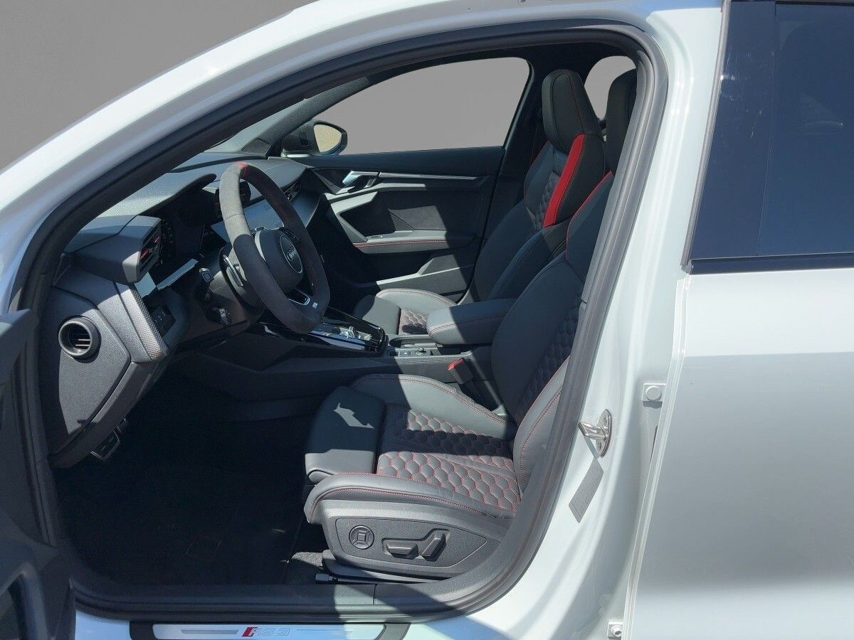 Image about Audi RS 3 Limousine TFSI quattro S tronic