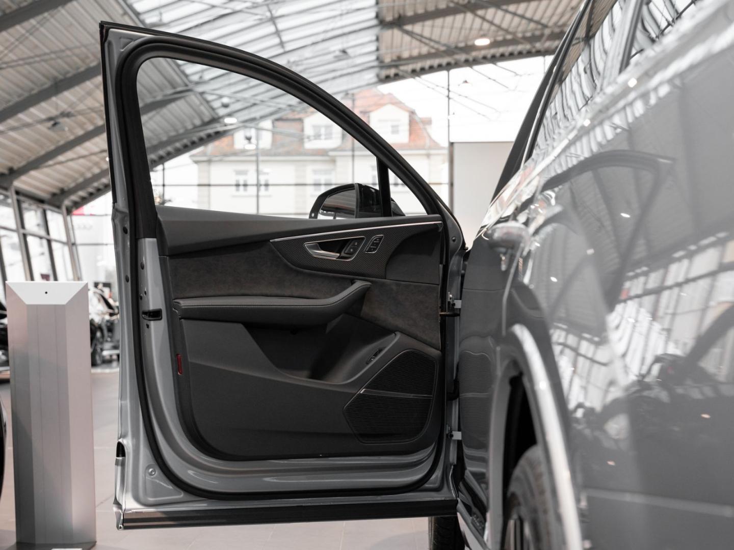 Image about Audi Q7 SUV S line 50 TDI quattro tiptronic