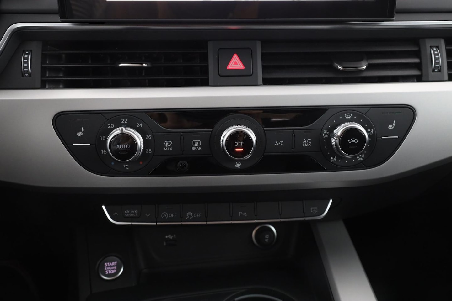 Bild über Audi A4 Avant S line 45 TFSI quattro S tronic - für weitere Informationen kontaktieren Sie den Audi Partner