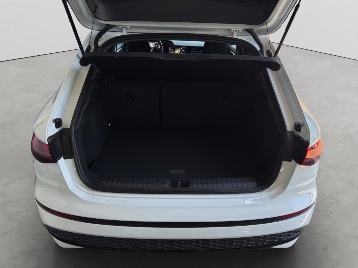 Bild über Audi A3 Sportback TFSI quattro S tronic - für weitere Informationen kontaktieren Sie den Audi Partner
