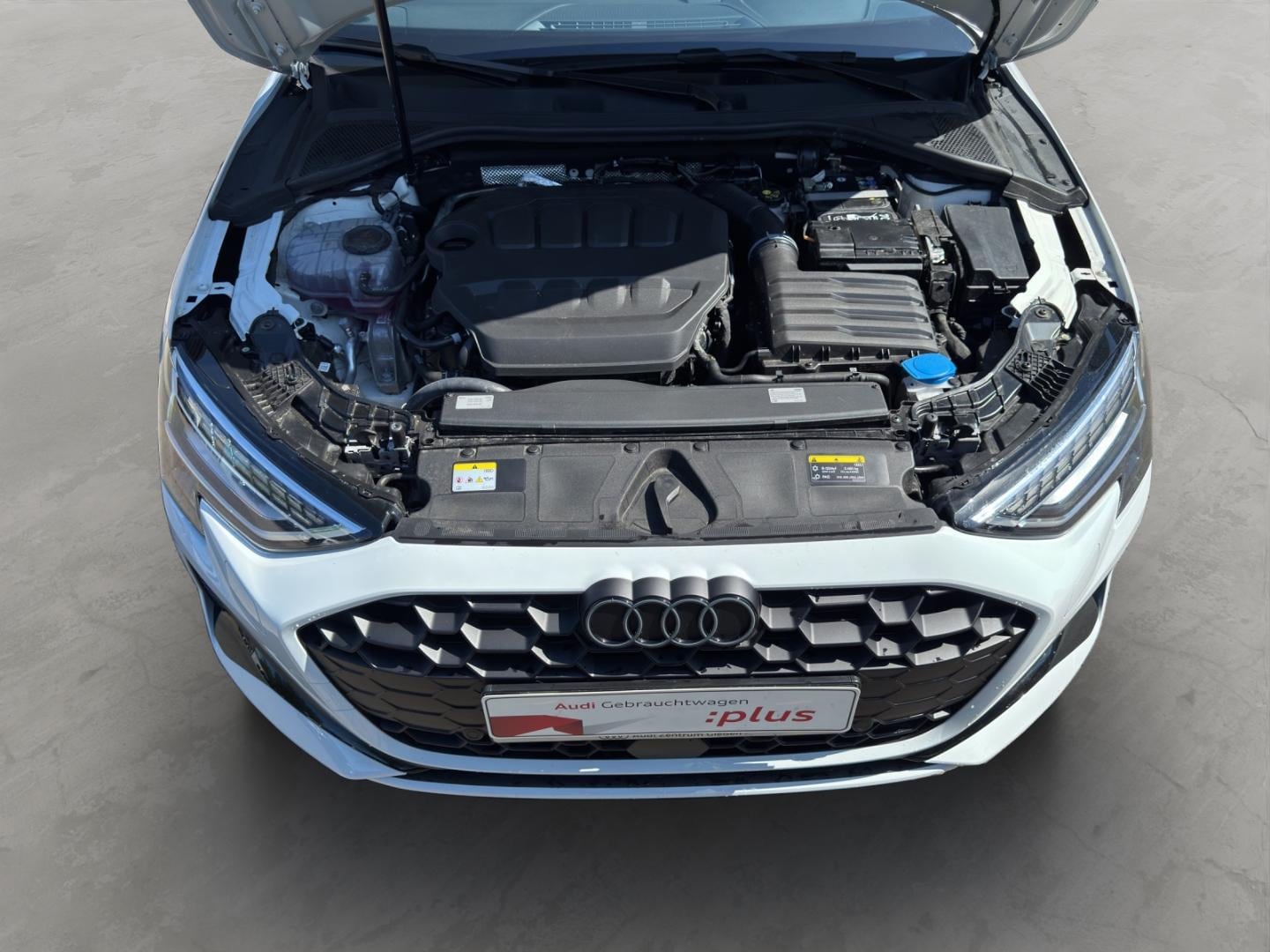 Bild über Audi A3 Sportback TFSI quattro S tronic - für weitere Informationen kontaktieren Sie den Audi Partner