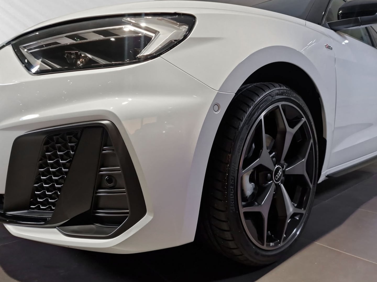 Bild über Audi A1 Sportback S line 30 TFSI S tronic - für weitere Informationen kontaktieren Sie den Audi Partner