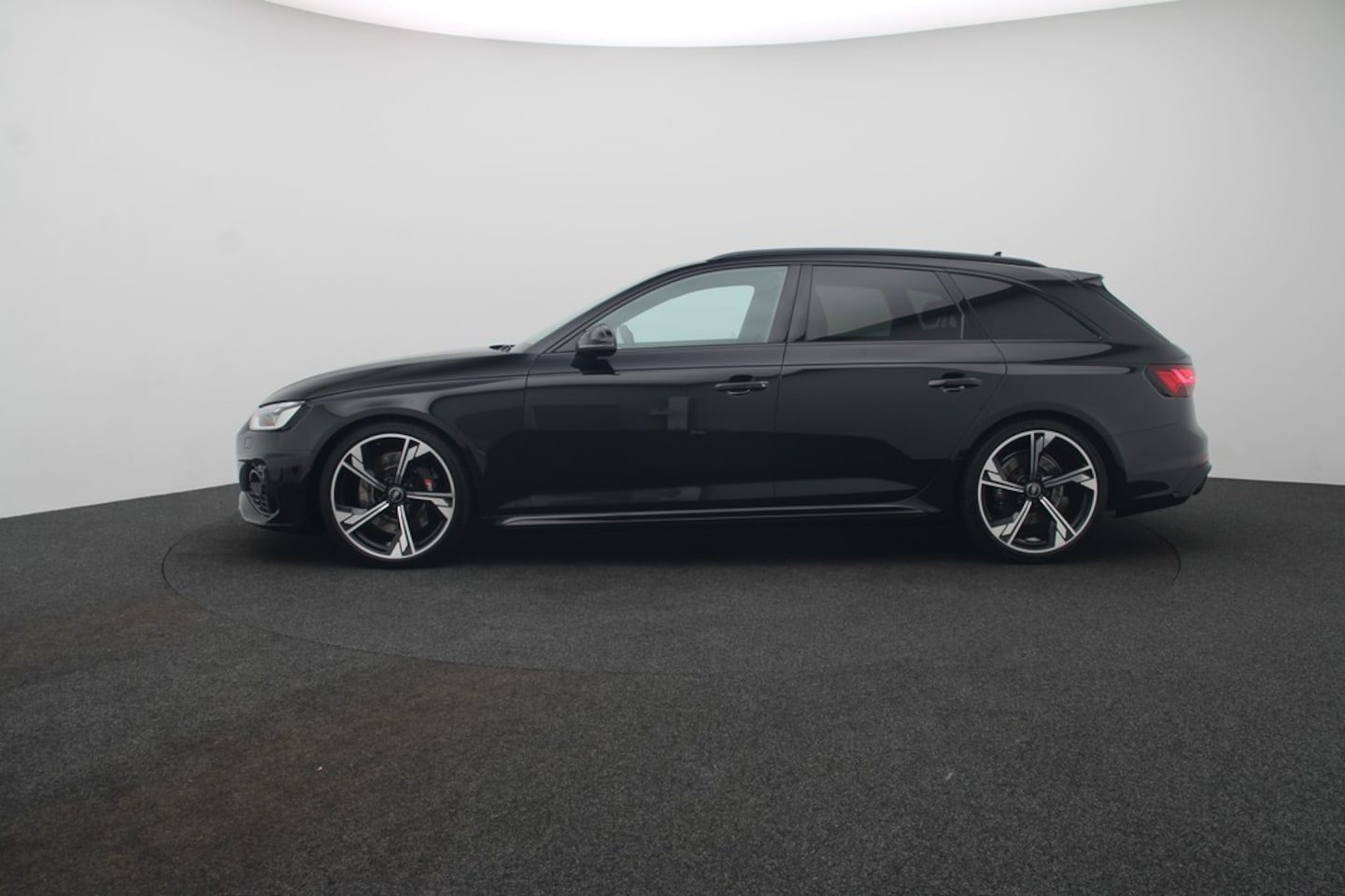 Bild über Audi RS 4 Avant TFSI quattro tiptronic - für weitere Informationen kontaktieren Sie den Audi Partner