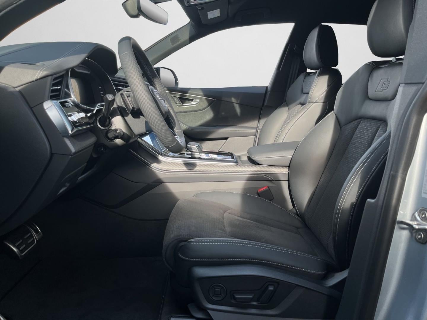 Bild über Audi Q8 SUV S line business TDI quattro 210 kW tiptronic - für weitere Informationen kontaktieren Sie den Audi Partner