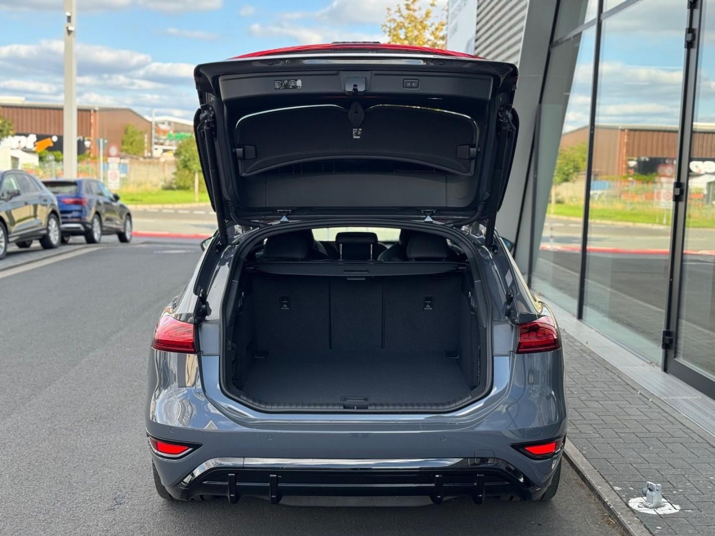Bild über Audi A6 Avant e-tron S line business e-tron quattro 315 kW - für weitere Informationen kontaktieren Sie den Audi Partner