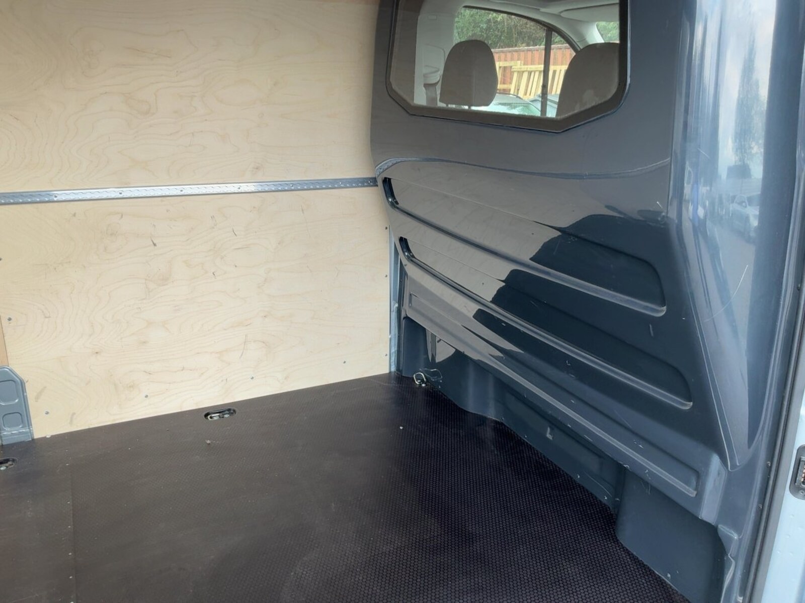 Volkswagen Crafter Kasten mittlerer Radstand – Bild 15