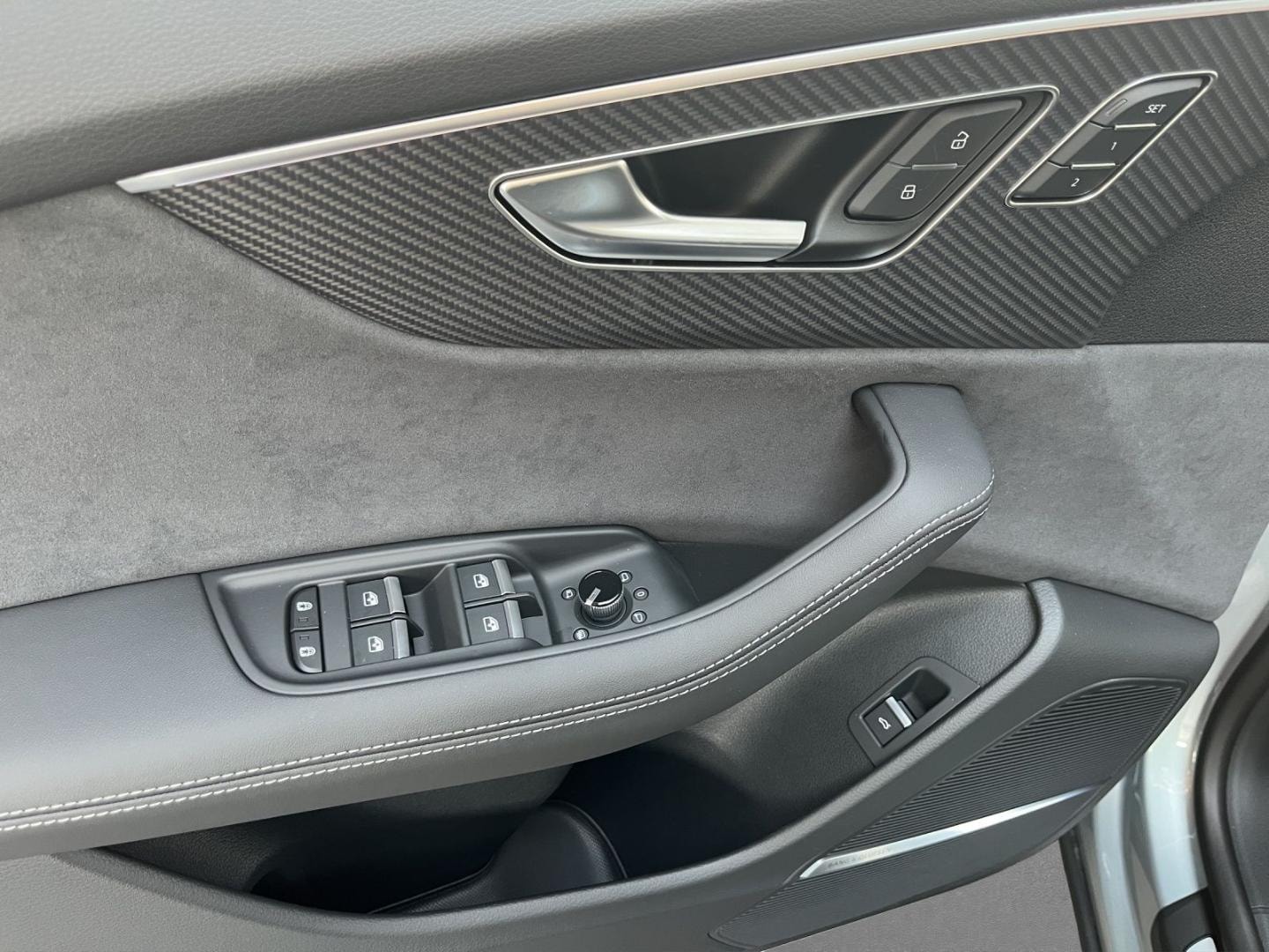 Bild über Audi Q8 SUV S line business TDI quattro 210 kW tiptronic - für weitere Informationen kontaktieren Sie den Audi Partner