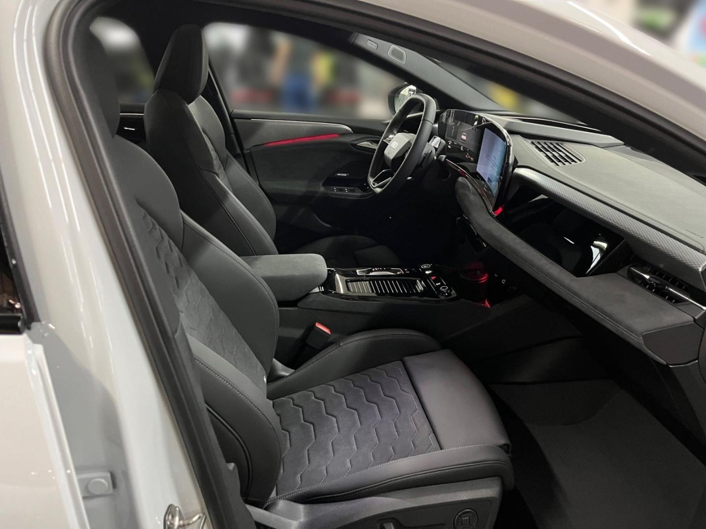 Bild über Audi A6 Avant e-tron S line business e-tron performance 270 kW - für weitere Informationen kontaktieren Sie den Audi Partner