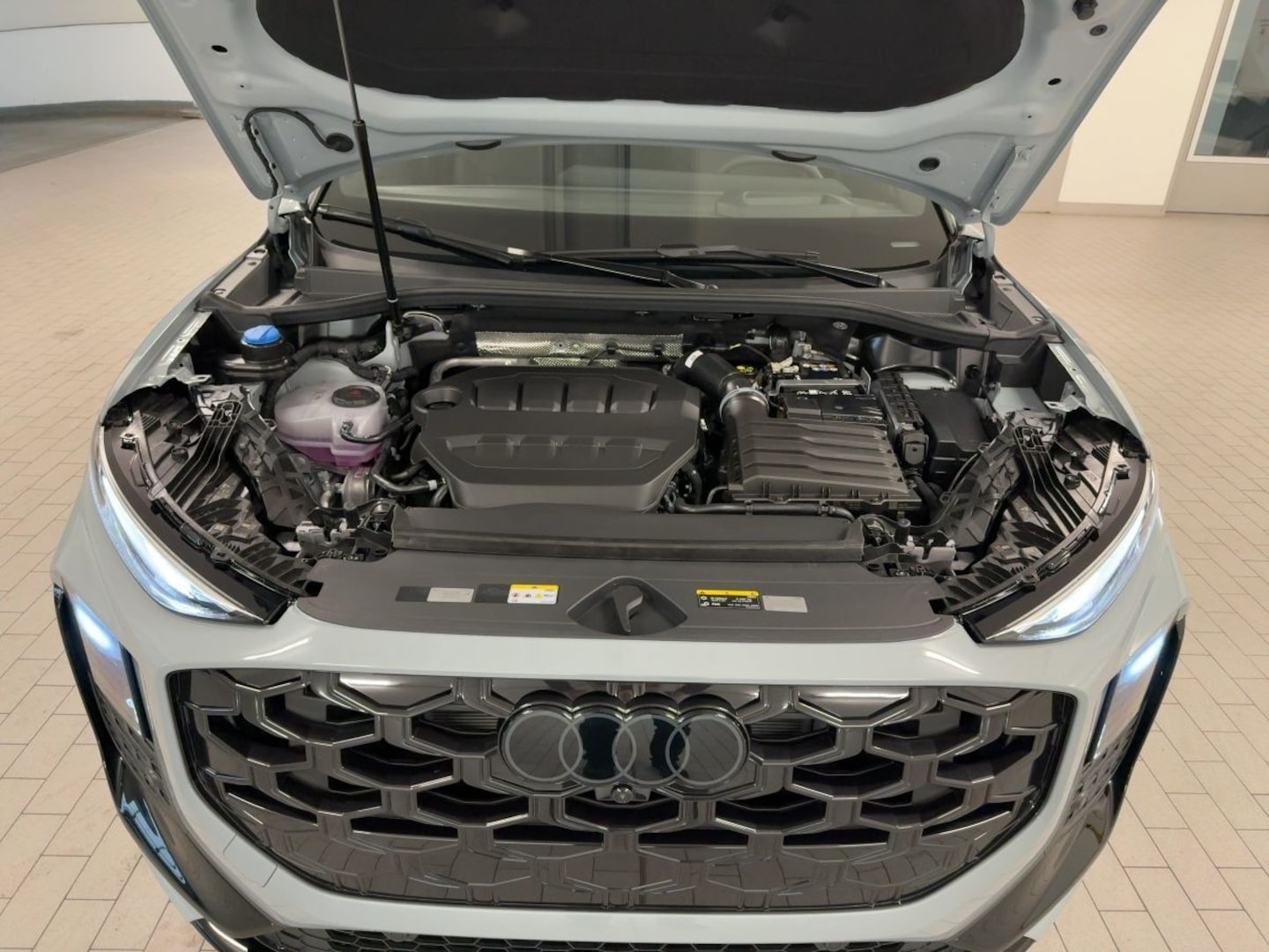 Bild über Audi Q3 SUV TFSI quattro 195 kW S tronic - für weitere Informationen kontaktieren Sie den Audi Partner