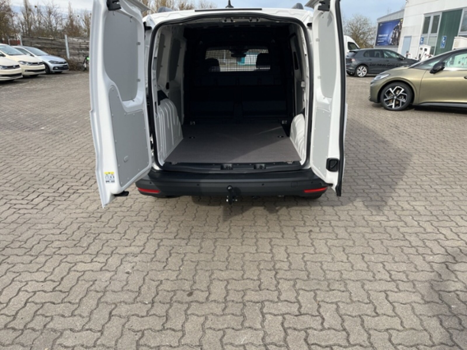 Volkswagen Caddy Maxi Cargo – Bild 13