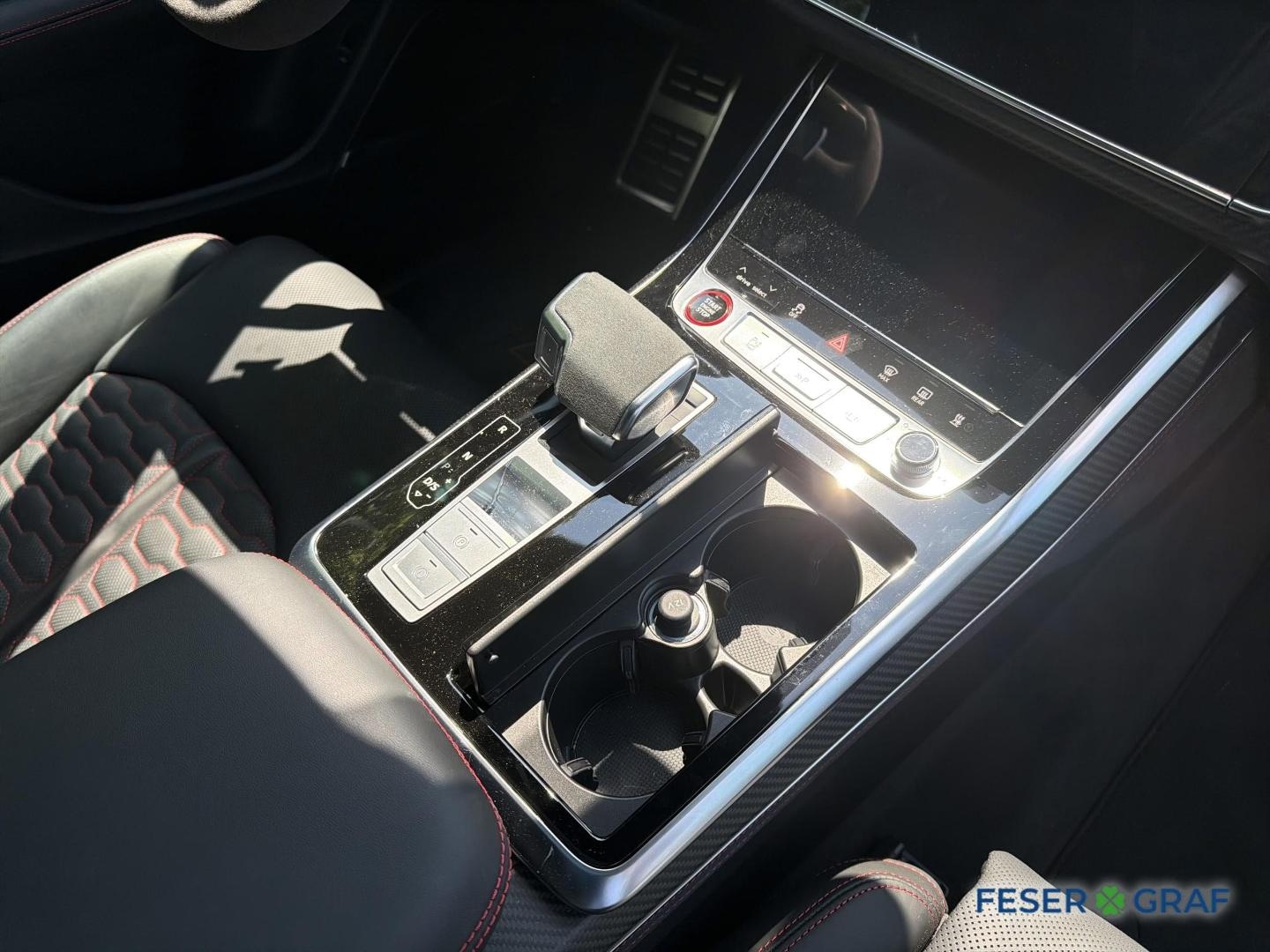 Bild über Audi RS Q8 SUV TFSI quattro 471 kW tiptronic - für weitere Informationen kontaktieren Sie den Audi Partner