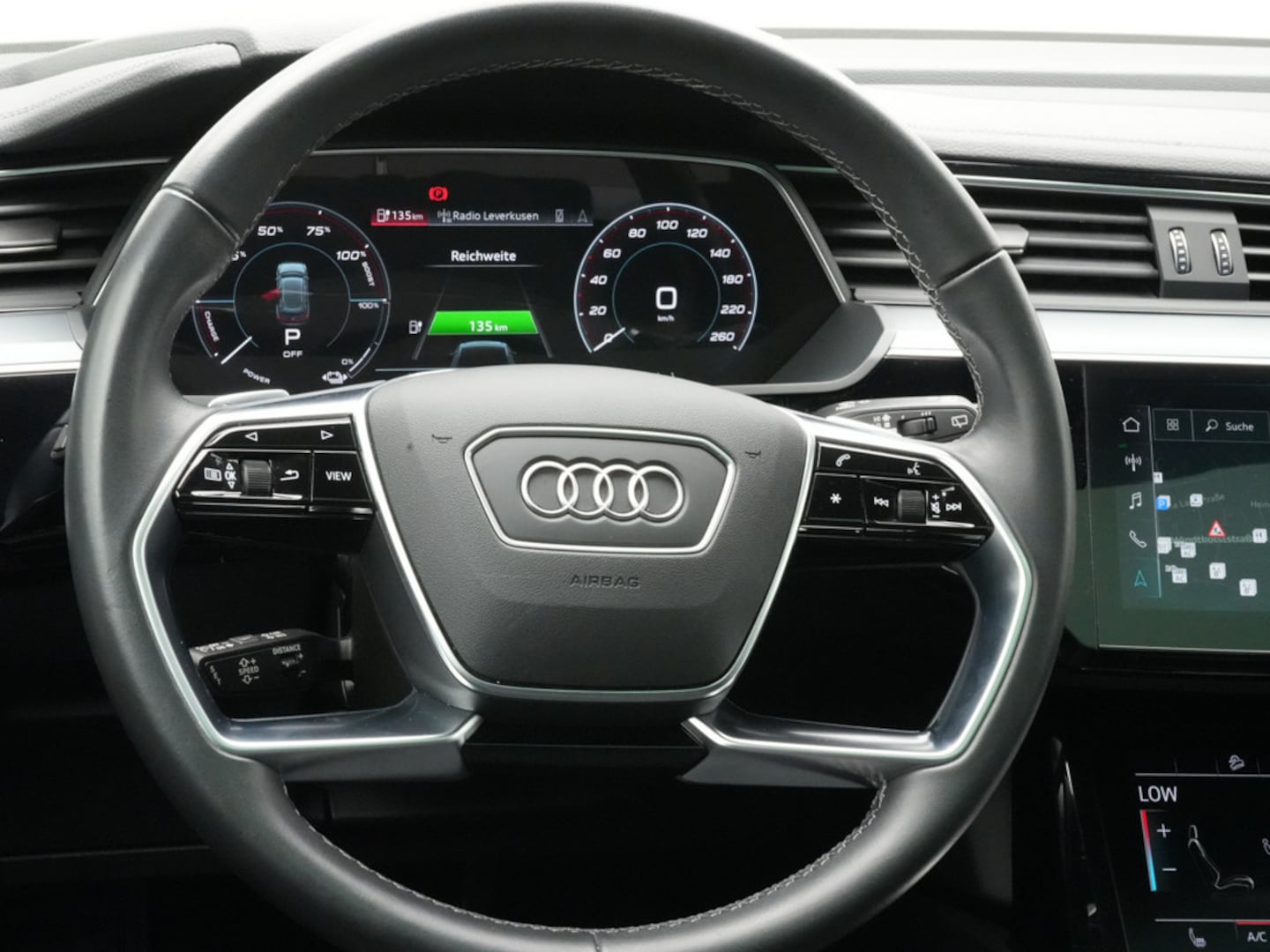 Bild über Audi Q8 e-tron S line 50 e-tron quattro - für weitere Informationen kontaktieren Sie den Audi Partner