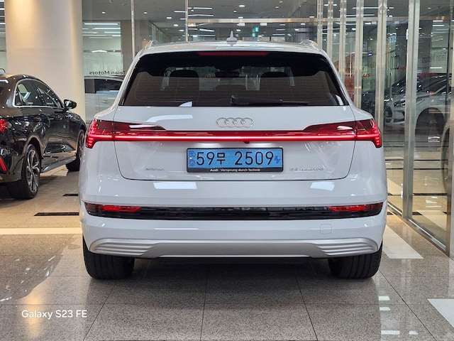 Audi e-tron 5