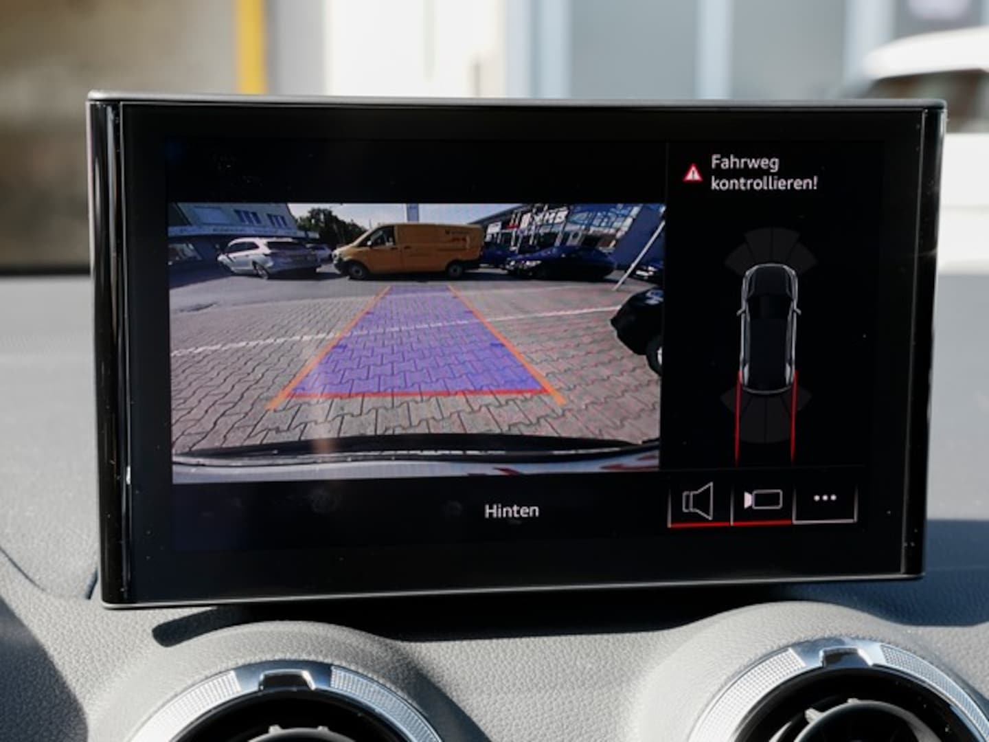 Bild über Audi Q2 advanced 35 TDI S tronic - für weitere Informationen kontaktieren Sie den Audi Partner