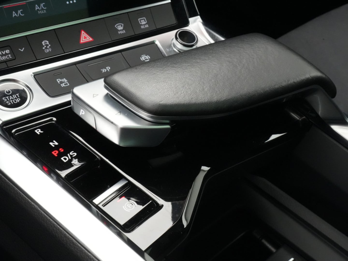 Bild über Audi Q8 e-tron S line 50 e-tron quattro - für weitere Informationen kontaktieren Sie den Audi Partner