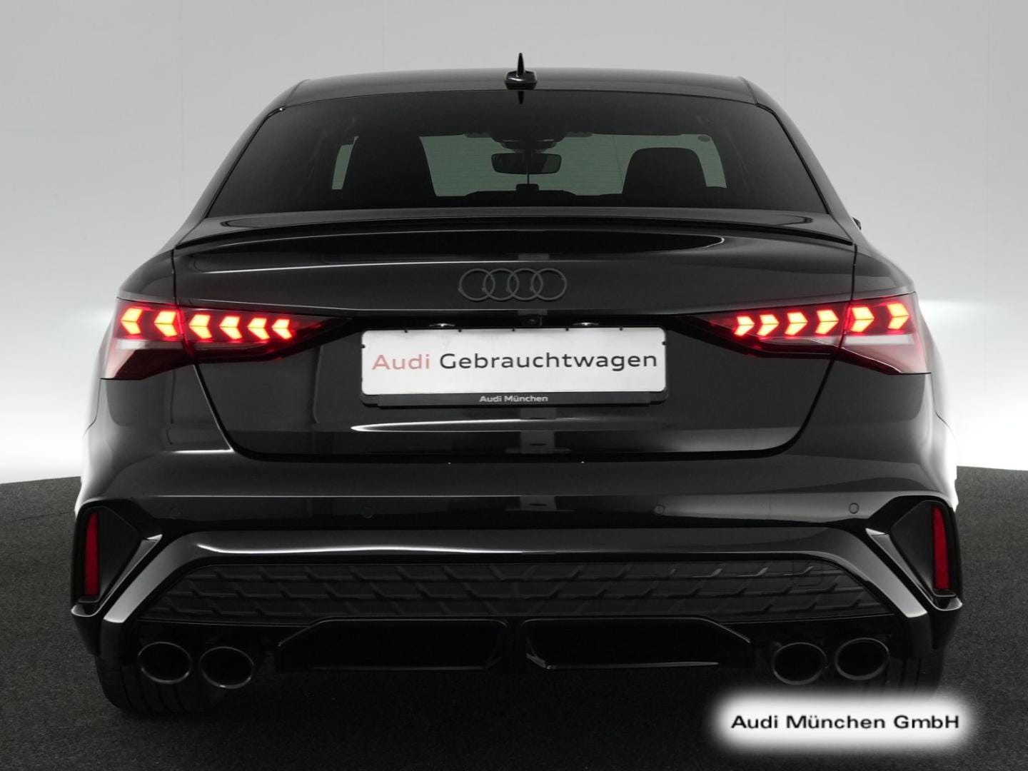 Bild über Audi S3 Limousine TFSI quattro S tronic - für weitere Informationen kontaktieren Sie den Audi Partner