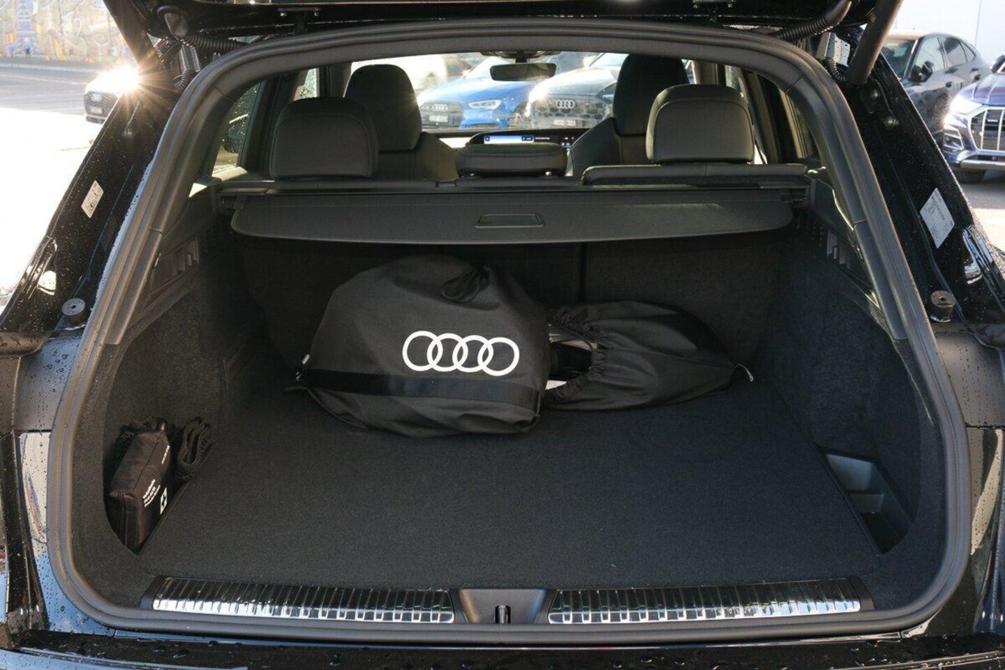 Image about Audi Q5 SUV e-hybrid quattro S tronic