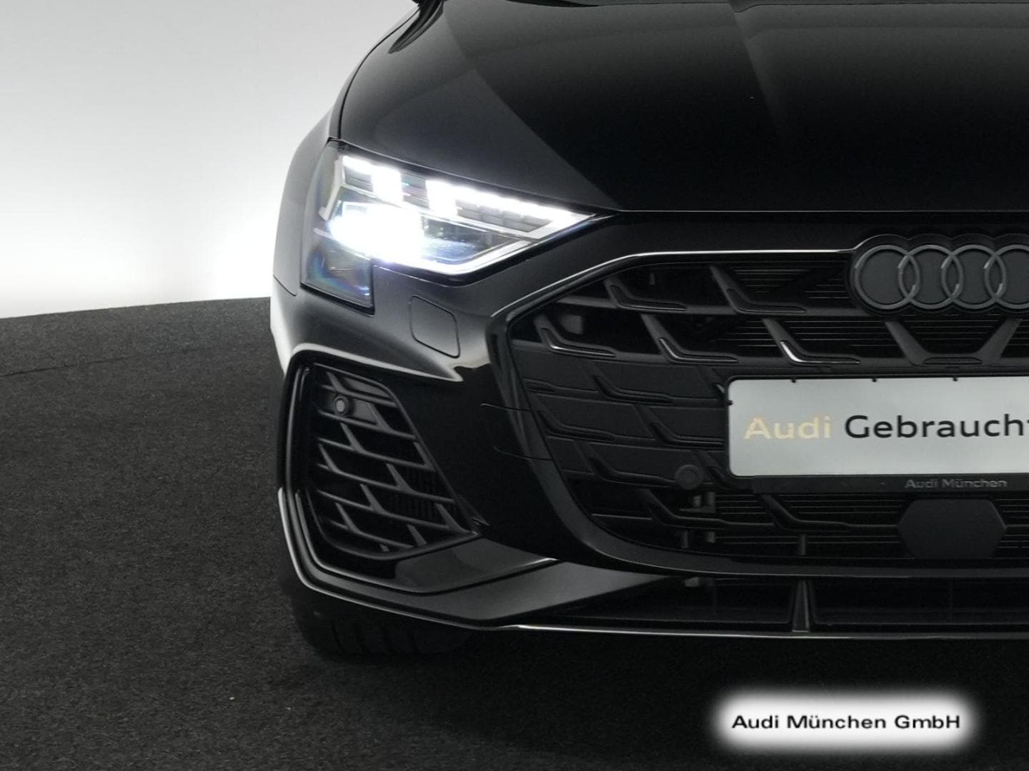 Bild über Audi S3 Limousine TFSI quattro S tronic - für weitere Informationen kontaktieren Sie den Audi Partner