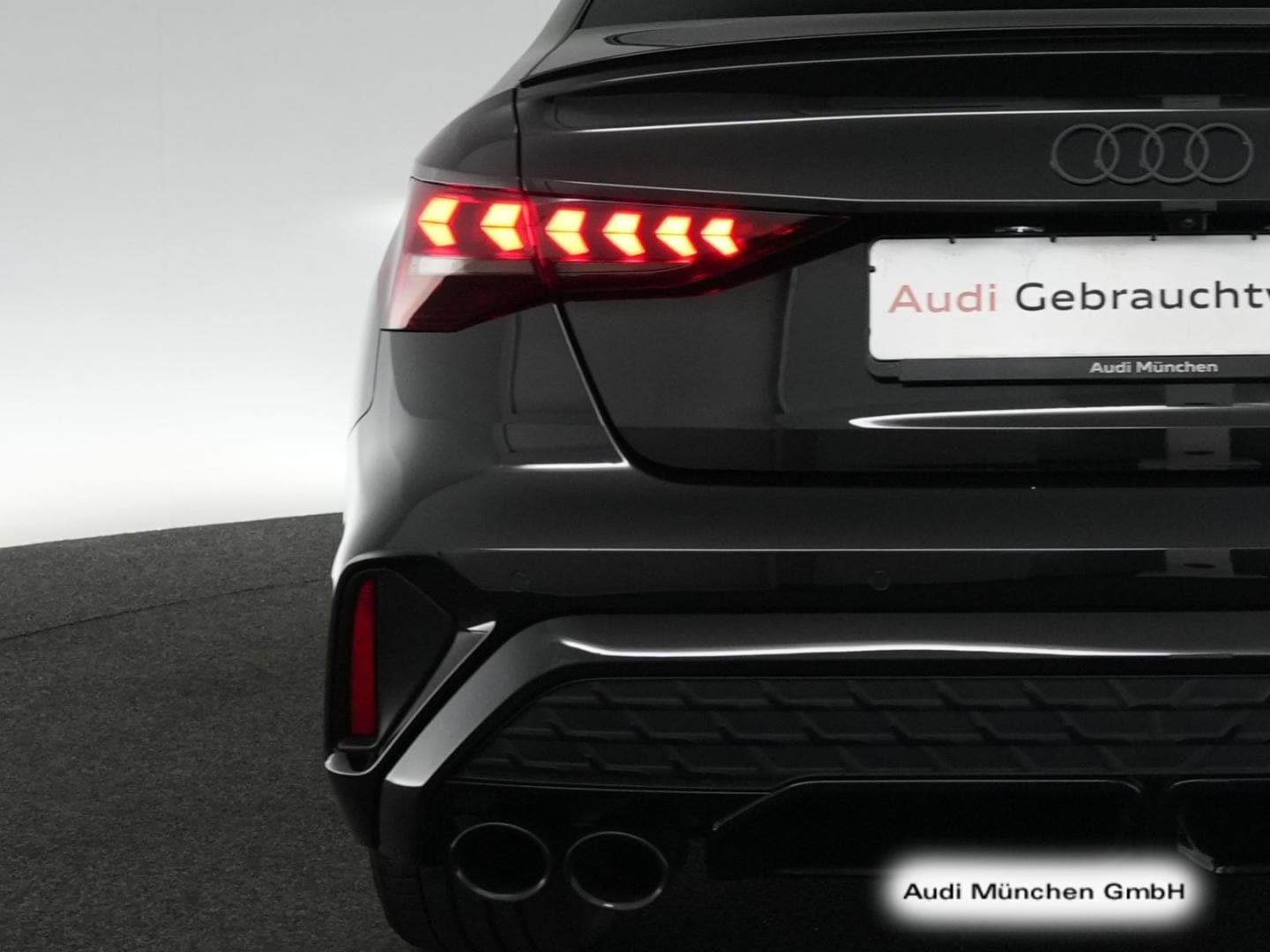 Bild über Audi S3 Limousine TFSI quattro S tronic - für weitere Informationen kontaktieren Sie den Audi Partner