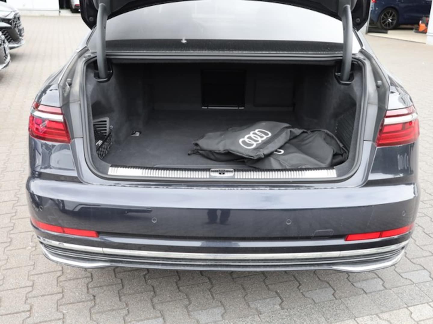 Bild über Audi A8 TFSI e 60 TFSI e quattro tiptronic - für weitere Informationen kontaktieren Sie den Audi Partner