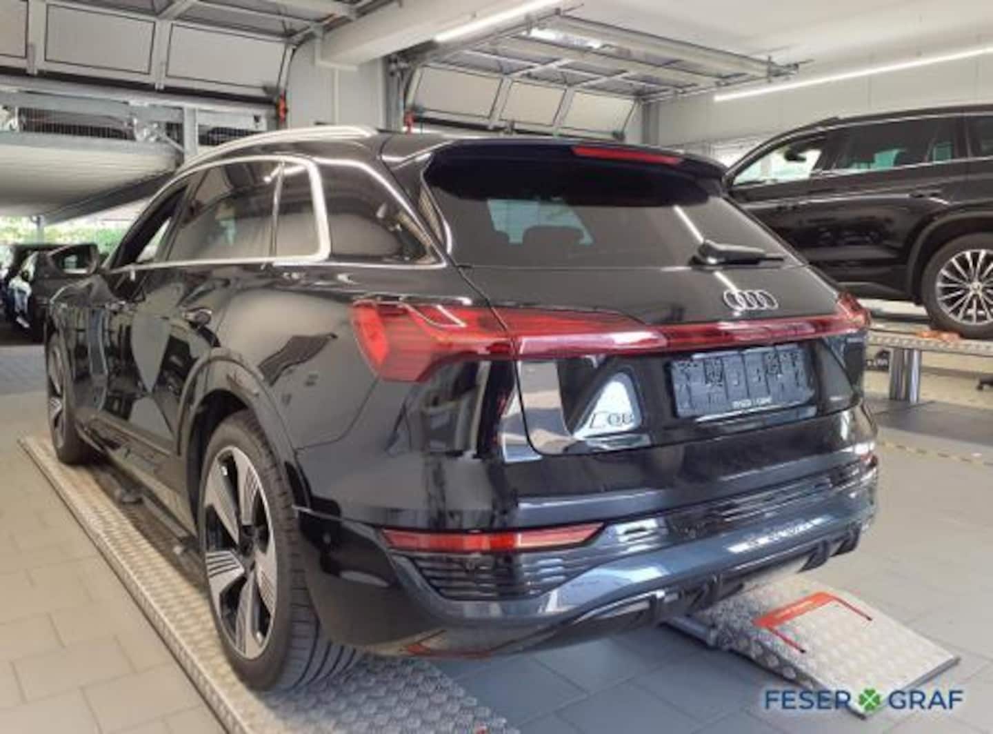 Bild über Audi Q8 e-tron S line 50 e-tron quattro - für weitere Informationen kontaktieren Sie den Audi Partner