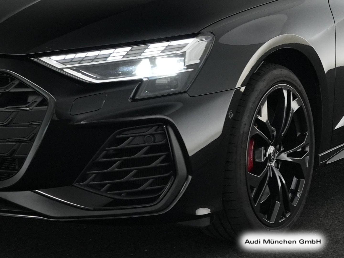 Bild über Audi S3 Limousine TFSI quattro S tronic - für weitere Informationen kontaktieren Sie den Audi Partner