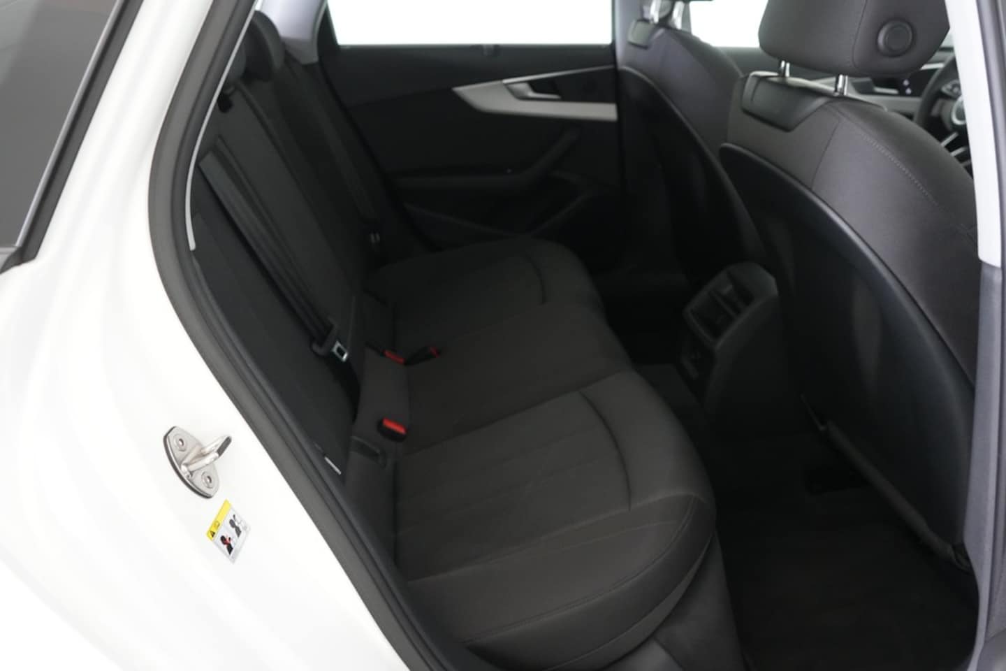 Bild über Audi A4 Avant 40 TFSI S tronic - für weitere Informationen kontaktieren Sie den Audi Partner