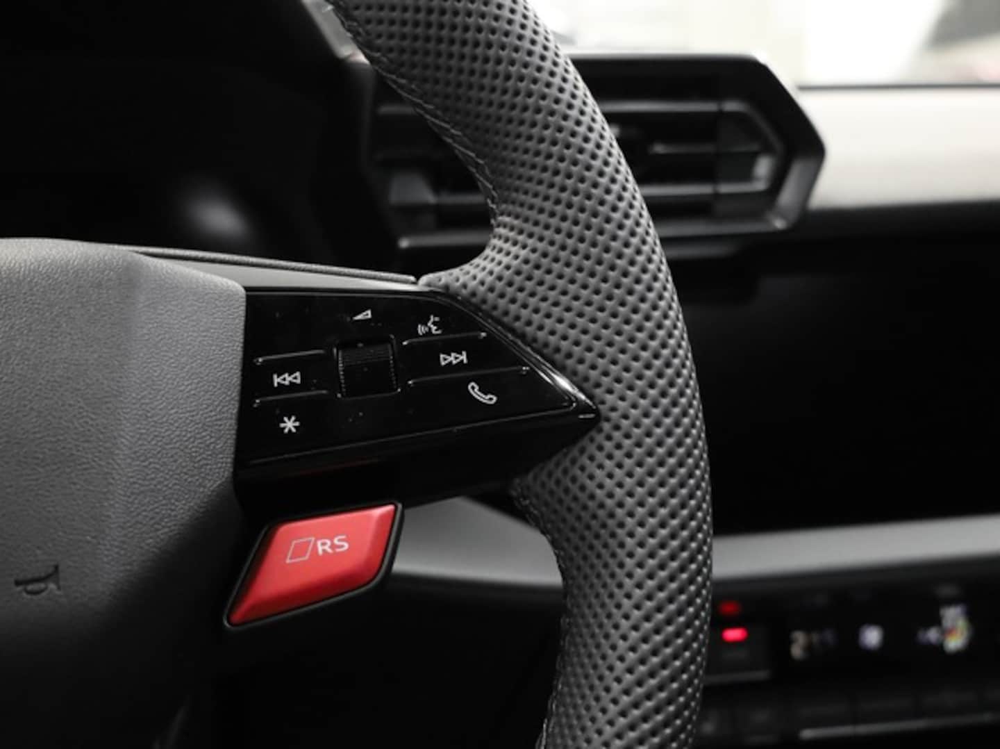 Bild über Audi RS 3 Limousine TFSI quattro 294 kW S tronic - für weitere Informationen kontaktieren Sie den Audi Partner
