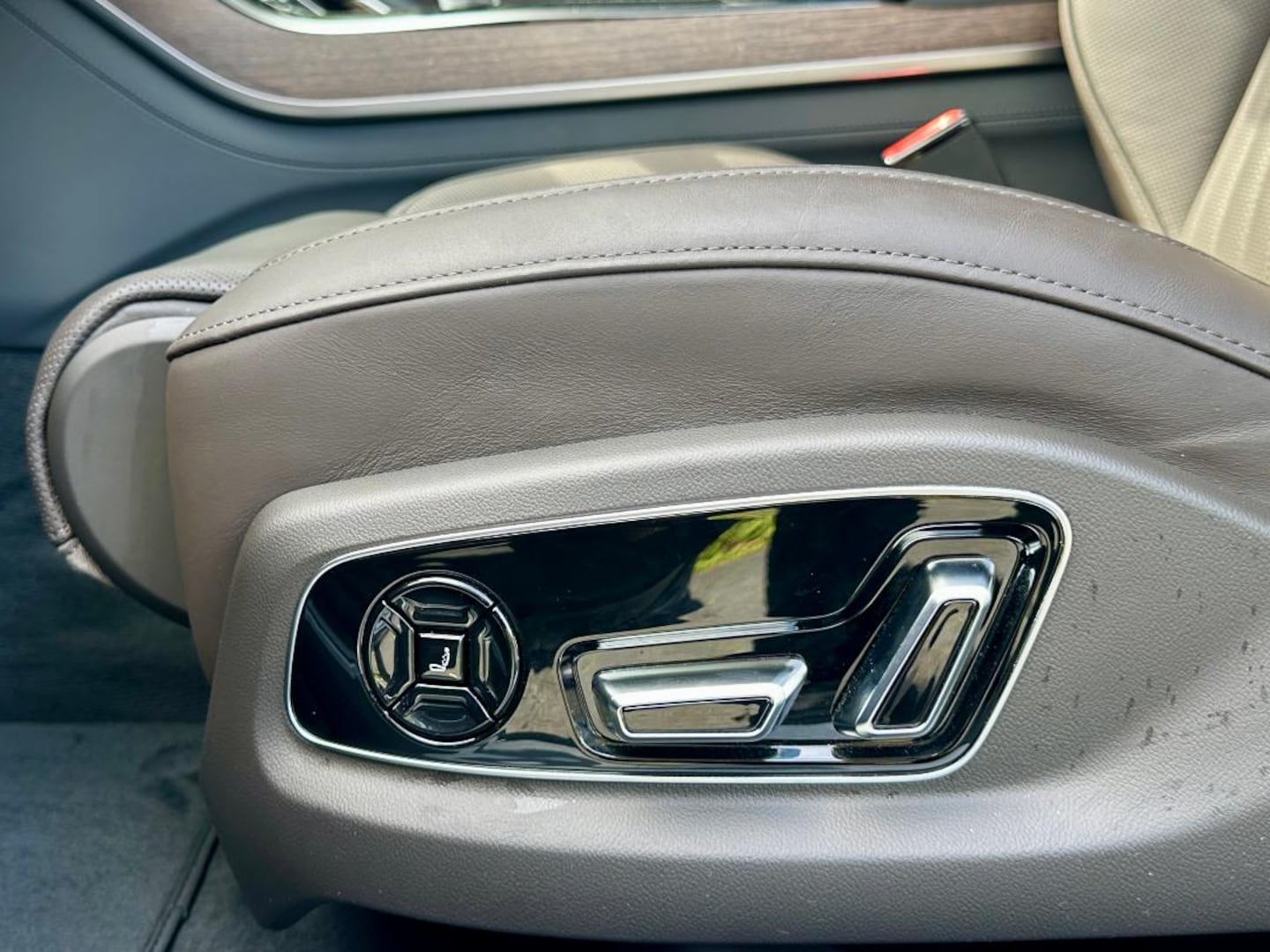 Bild über Audi A8 L 55 TFSI quattro tiptronic - für weitere Informationen kontaktieren Sie den Audi Partner