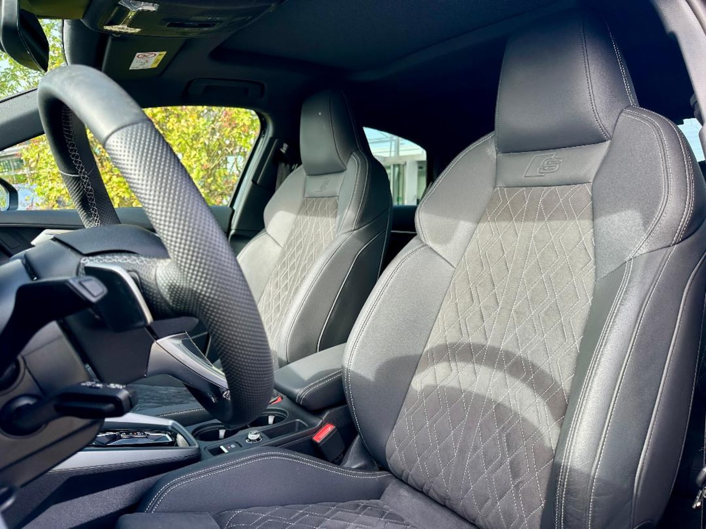 Bild über Audi S3 Limousine TFSI quattro S tronic - für weitere Informationen kontaktieren Sie den Audi Partner