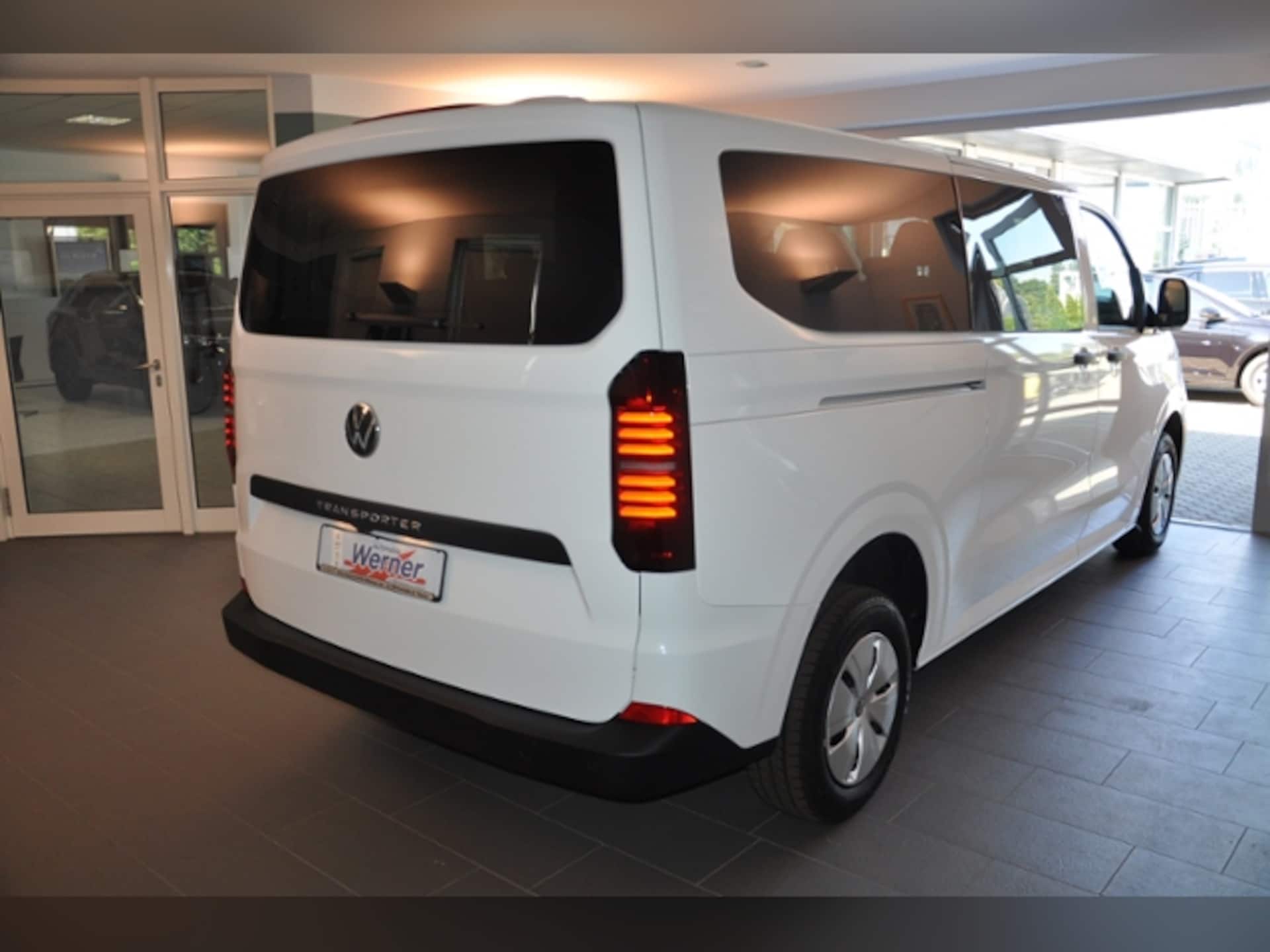 Volkswagen Transporter Kombi langer Radstand