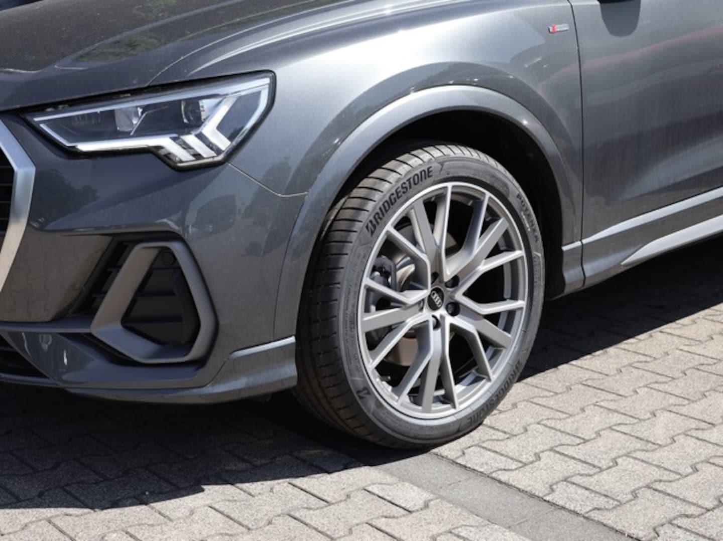 Bild über Audi Q3 TFSI quattro 180 kW S tronic - für weitere Informationen kontaktieren Sie den Audi Partner