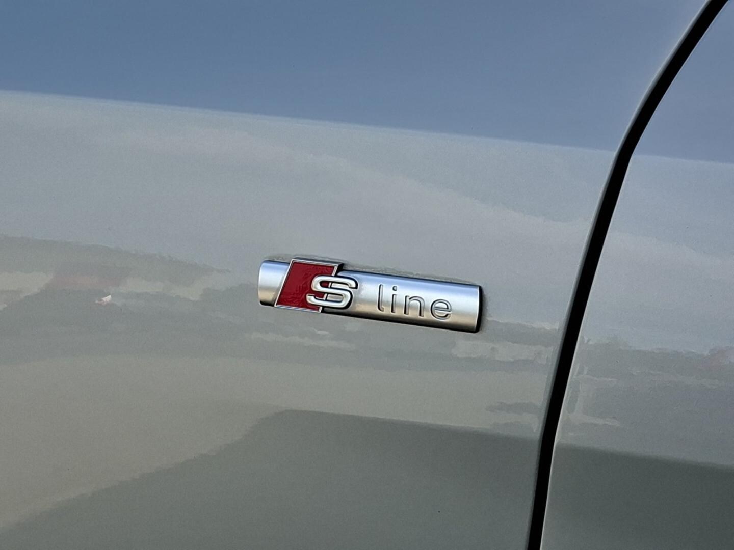 Bild über Audi A1 Sportback S line 40 TFSI S tronic - für weitere Informationen kontaktieren Sie den Audi Partner