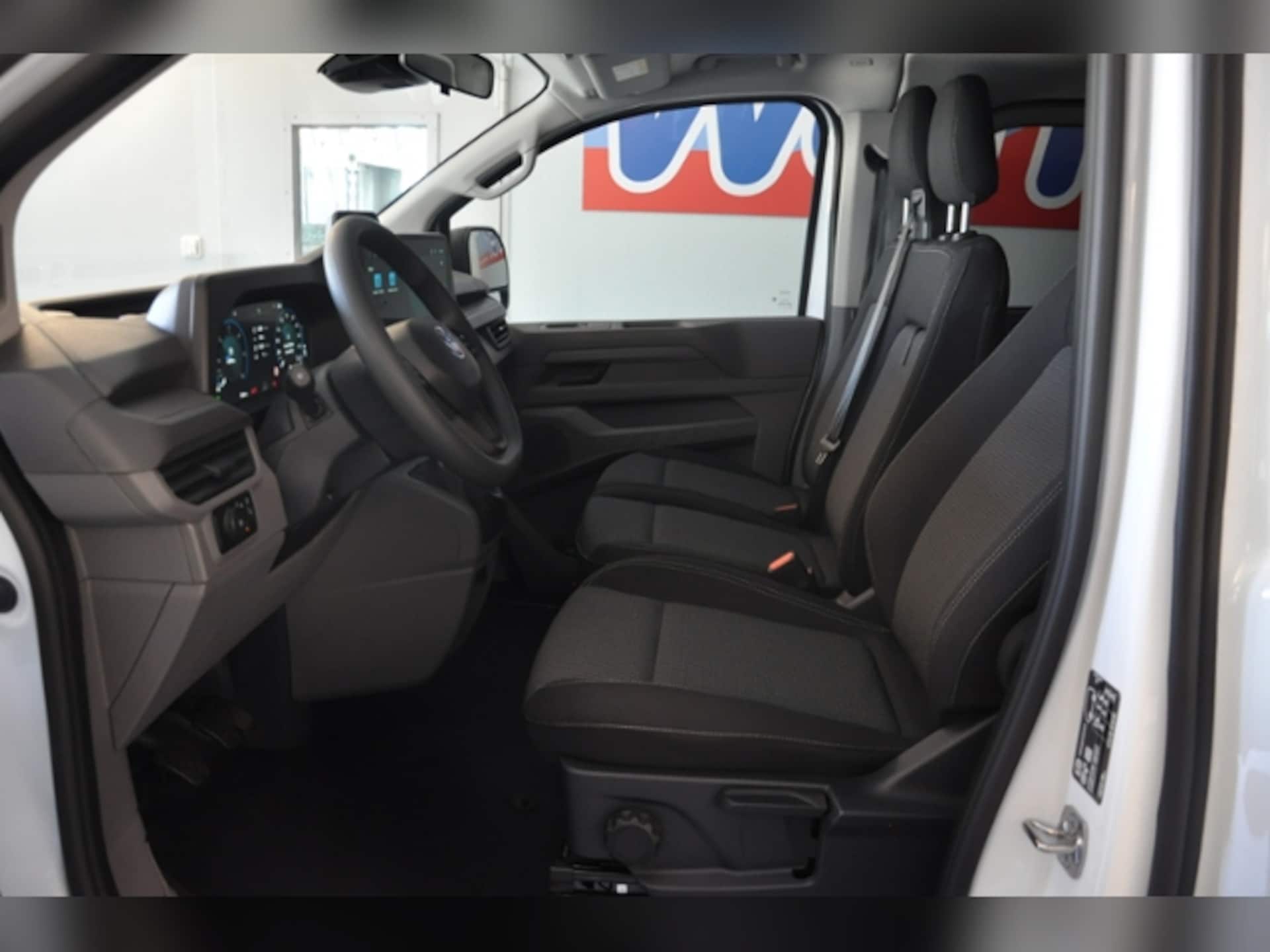Volkswagen Transporter Kombi langer Radstand