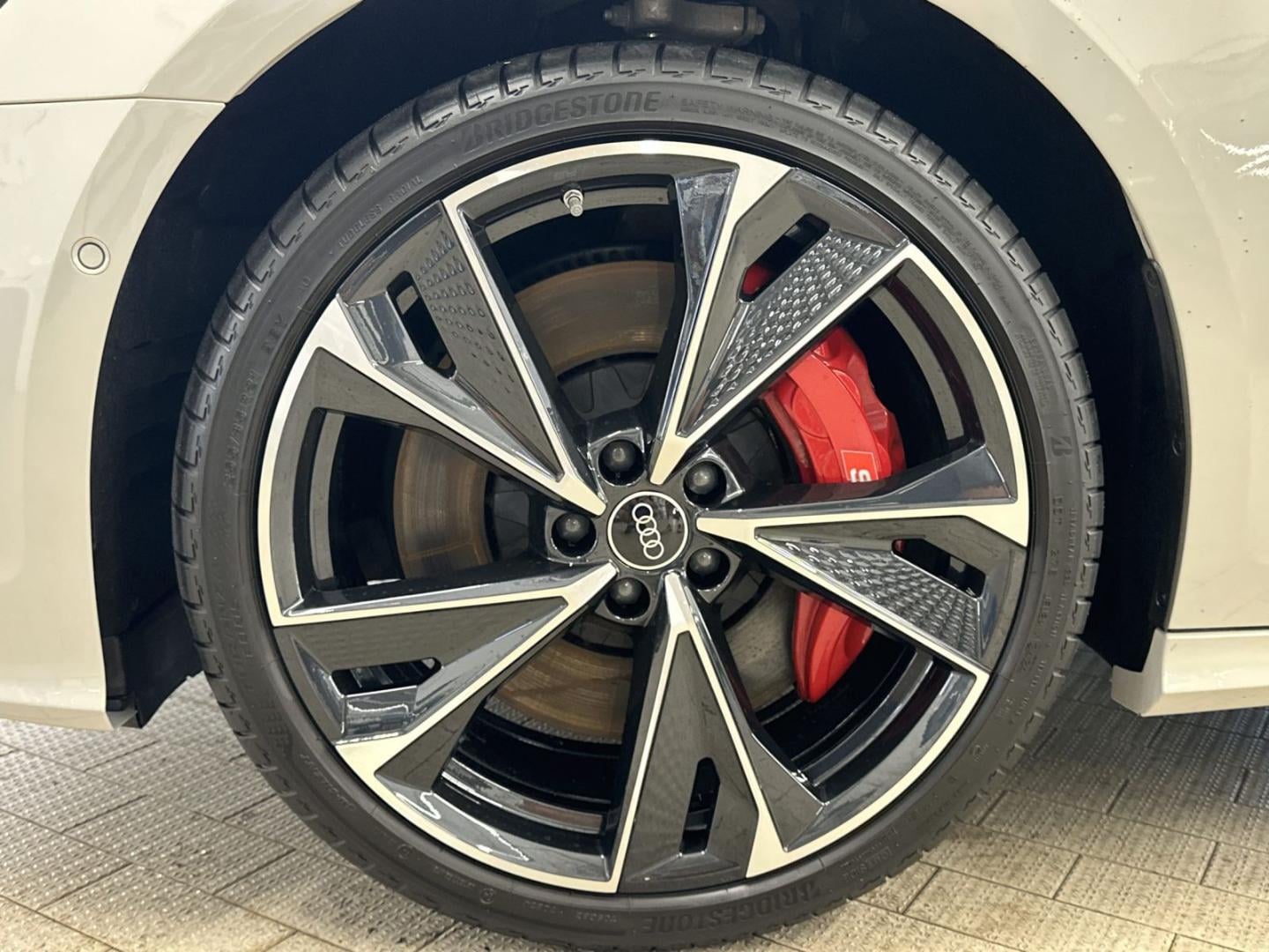Bild über Audi S6 Avant TDI quattro tiptronic - für weitere Informationen kontaktieren Sie den Audi Partner