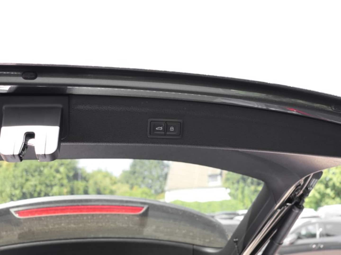 Bild über Audi Q3 TFSI quattro 180 kW S tronic - für weitere Informationen kontaktieren Sie den Audi Partner