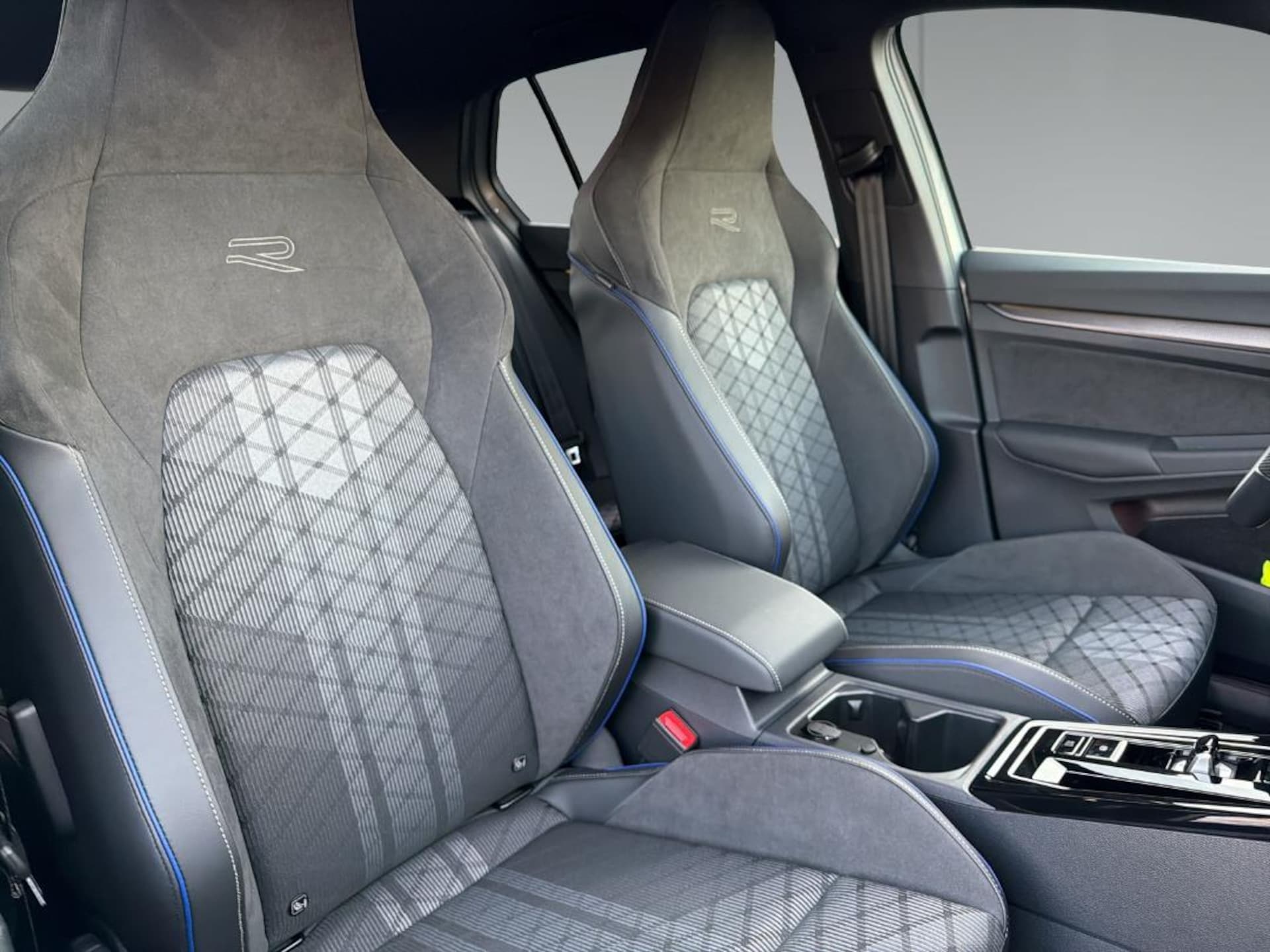 Volkswagen Golf R-Line