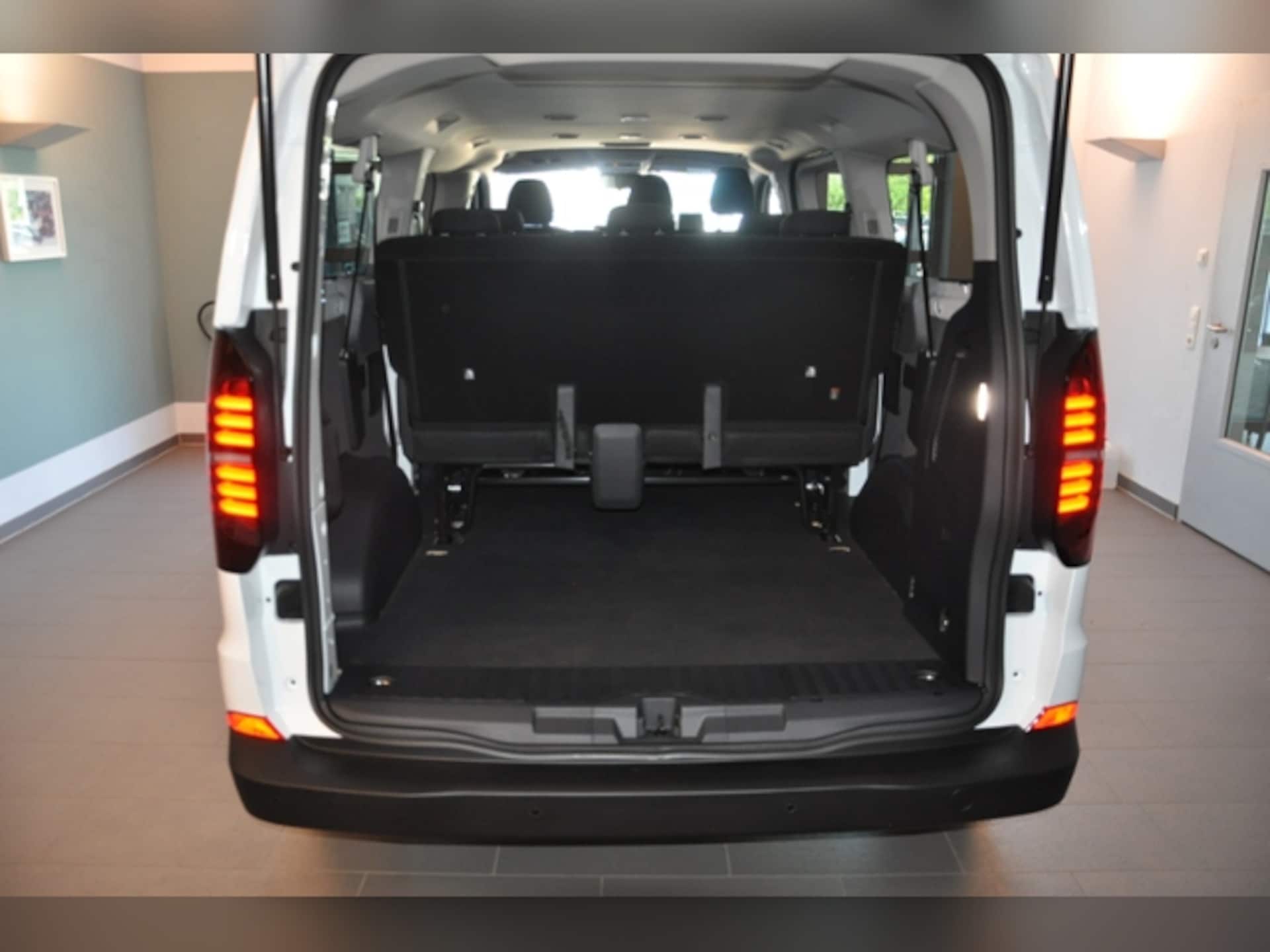 Volkswagen Transporter Kombi langer Radstand
