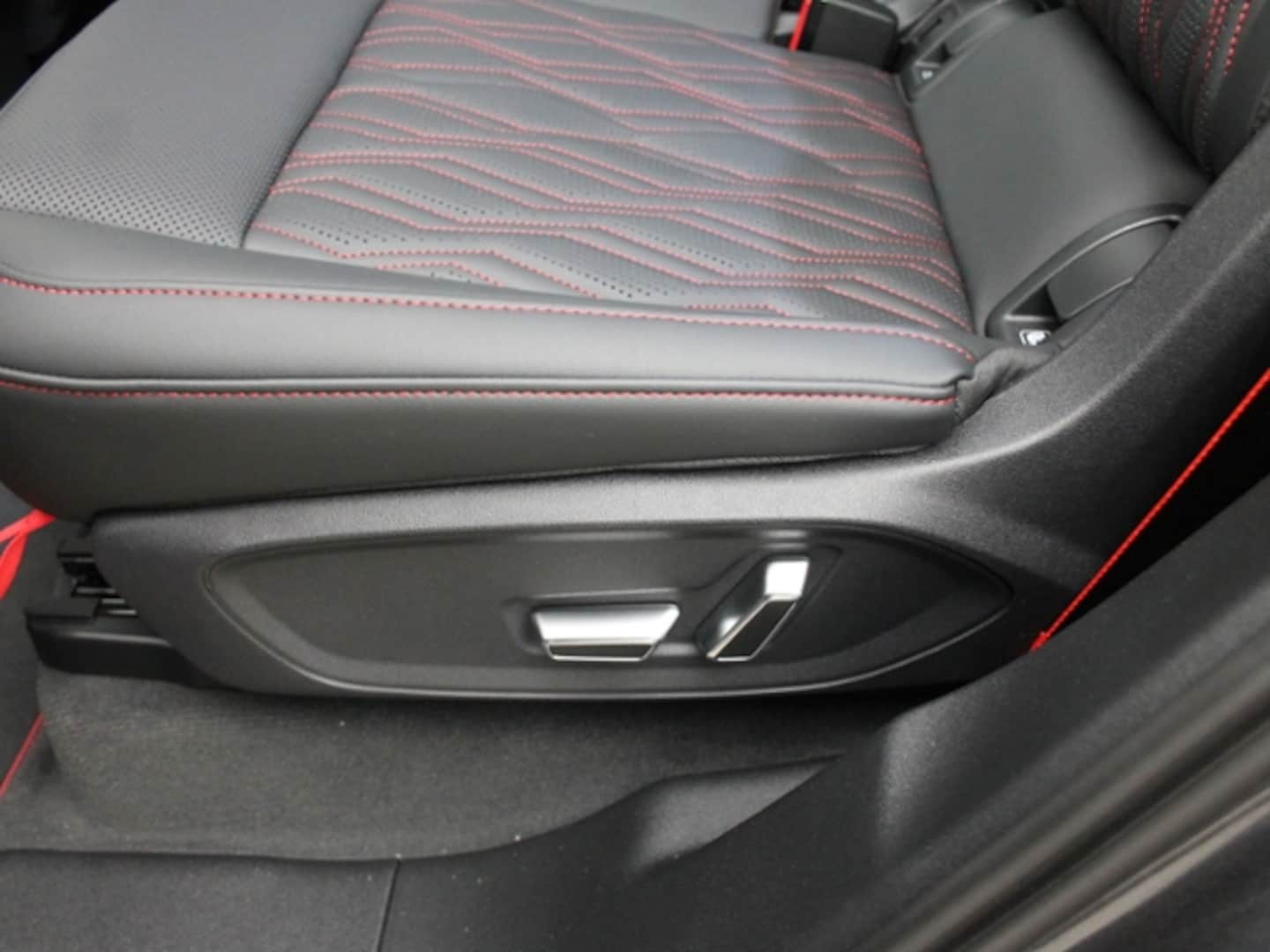 Bild über Audi Q7 SUV TDI quattro 220 kW tiptronic - für weitere Informationen kontaktieren Sie den Audi Partner