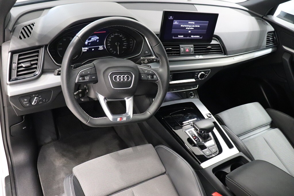 Bild som visar&nbsp;Audi Q5 TFSI e&nbsp;Q5 55 TFSI e quattro S line 367 hk S tronic - för mer information kontakta din Audi Partner