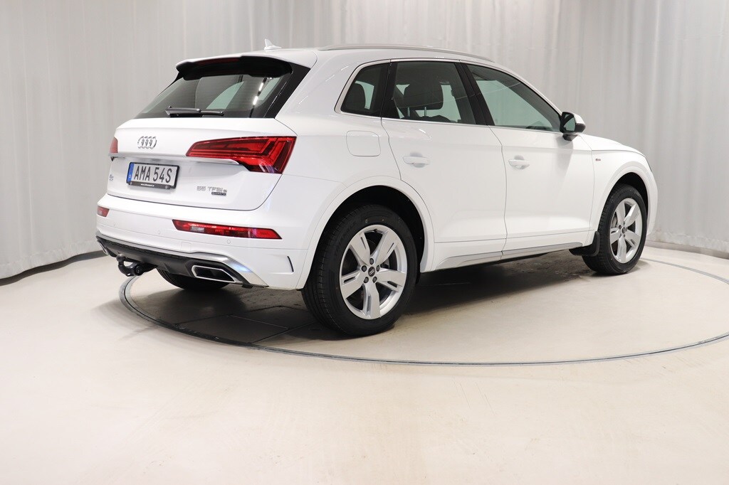 Bild som visar&nbsp;Audi Q5 TFSI e&nbsp;Q5 55 TFSI e quattro S line 367 hk S tronic - för mer information kontakta din Audi Partner