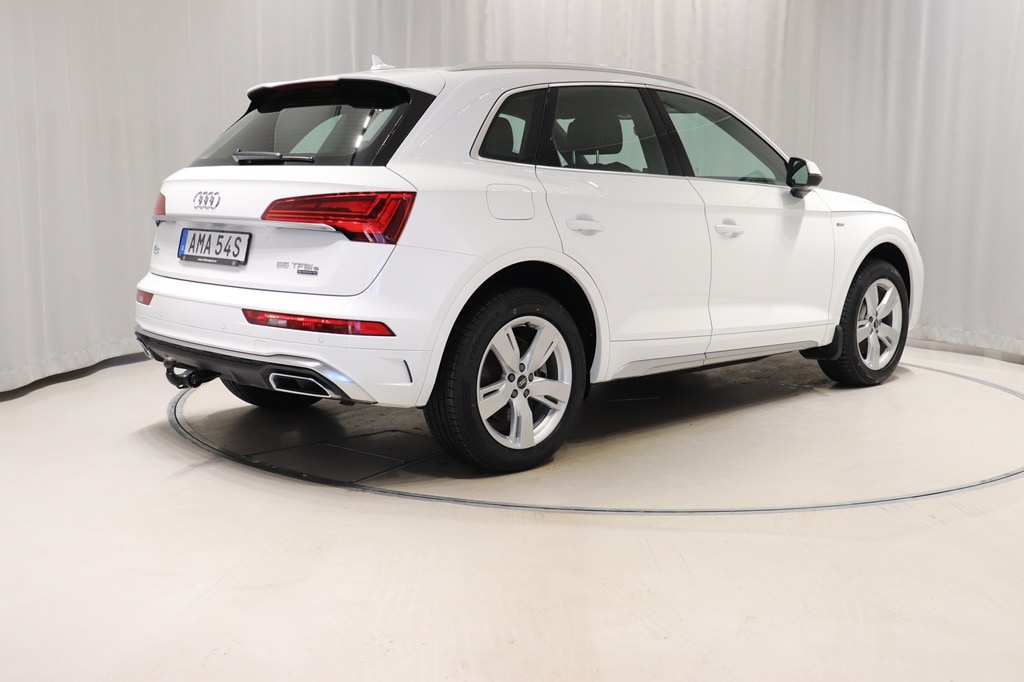 Bild som visar Audi Q5 TFSI e Q5 55 TFSI e quattro S line 367 hk S tronic - för mer information kontakta din Audi Partner