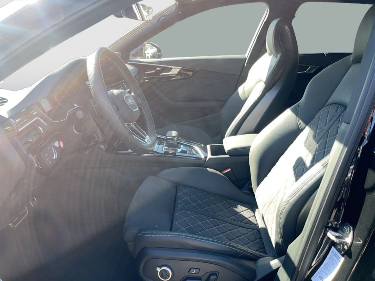 Bild über Audi A4 Avant g-tron S line 40 S tronic - für weitere Informationen kontaktieren Sie den Audi Partner