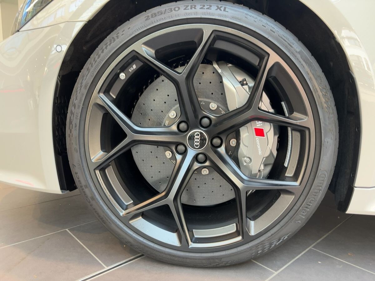 Image about Audi RS 6 Avant performance quattro tiptronic
