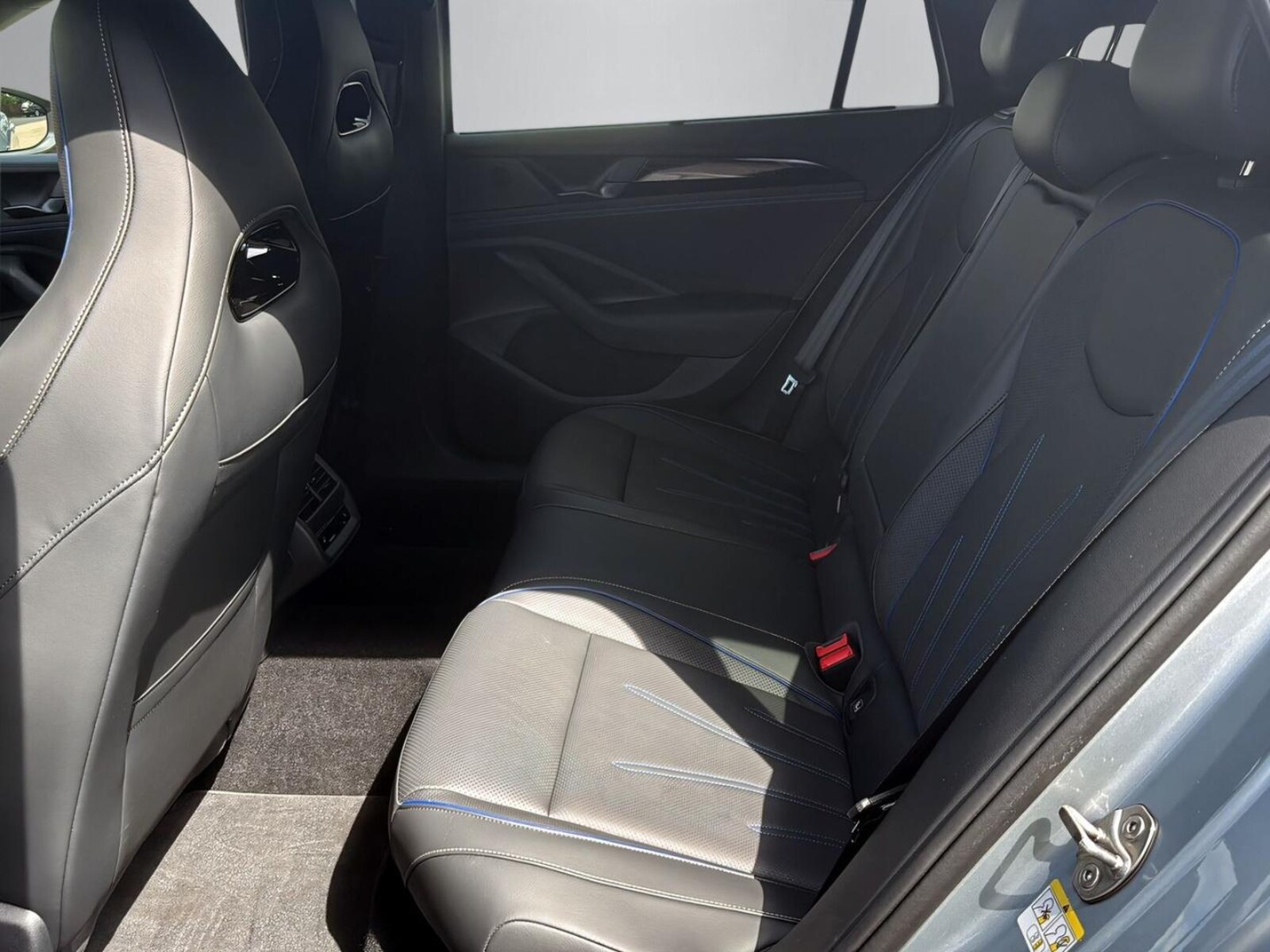Volkswagen Passat – Bild 14