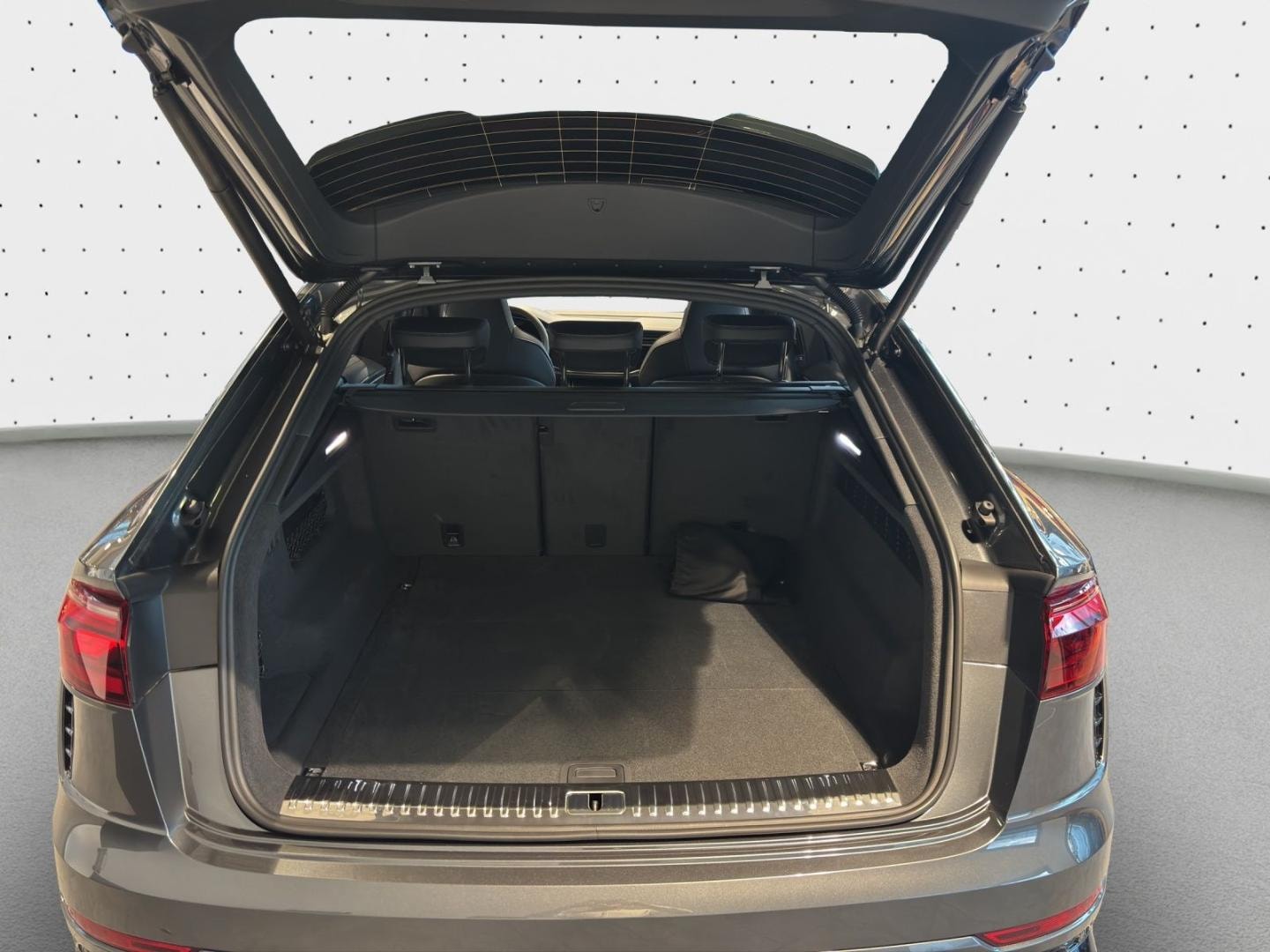 Bild über Audi RS Q8 SUV TFSI quattro 471 kW tiptronic - für weitere Informationen kontaktieren Sie den Audi Partner